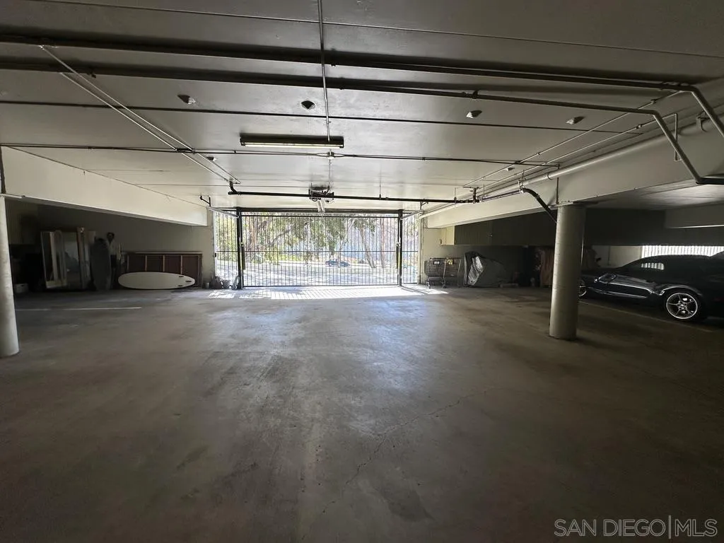 https://cdn.realtyfeed.com/cdn/127/250037793/61edcfef944828ebcec20285086f807a.webp