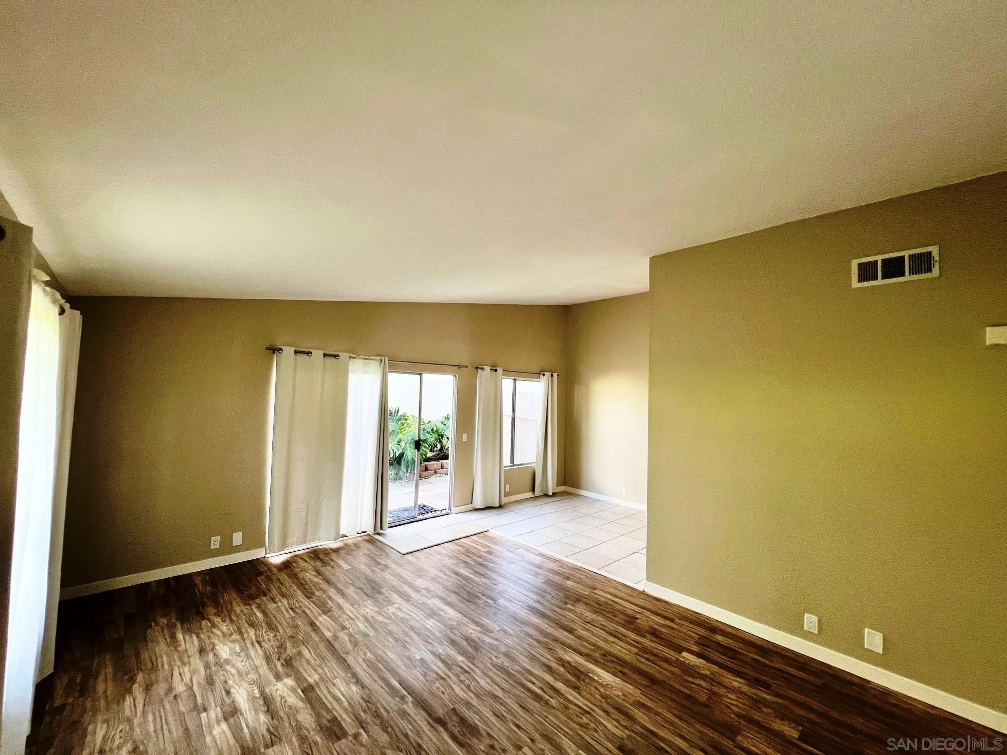 Photo #2: 250037798 Listing 