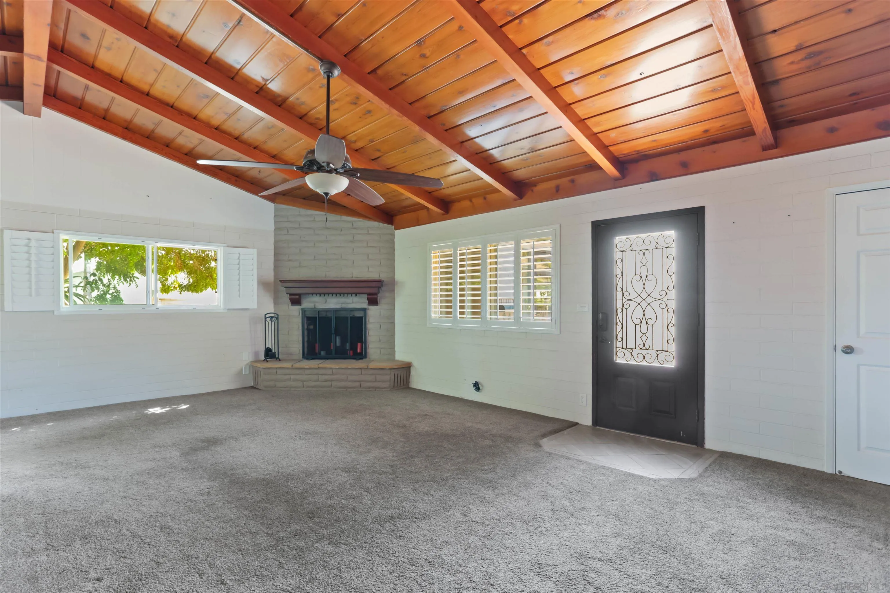 https://cdn.realtyfeed.com/cdn/127/250037800/0ea46d1a7849afff6feee77cba0e0efa.webp