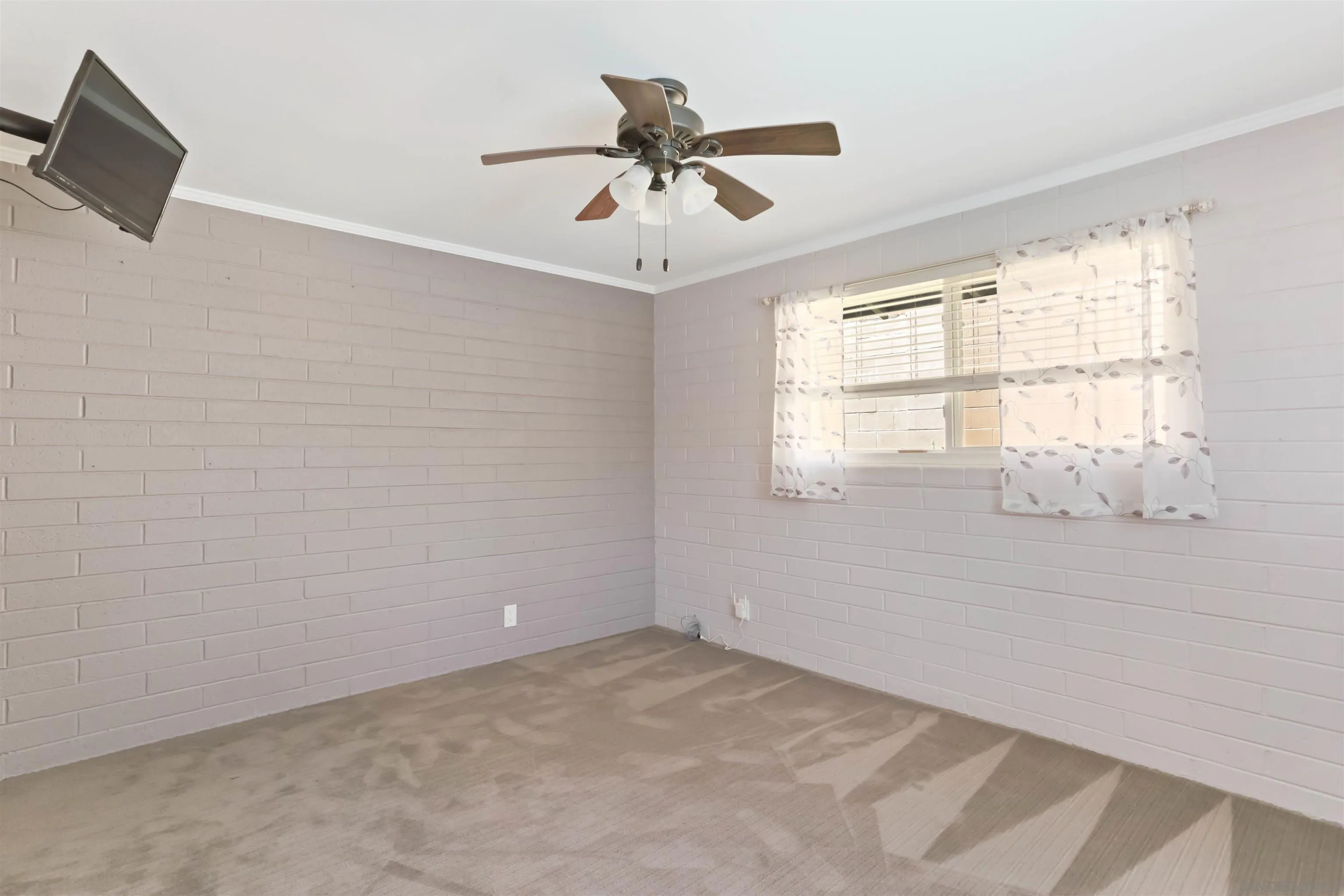 https://cdn.realtyfeed.com/cdn/127/250037800/45b2faaf4619dc86a0ba432c124f92cd.webp