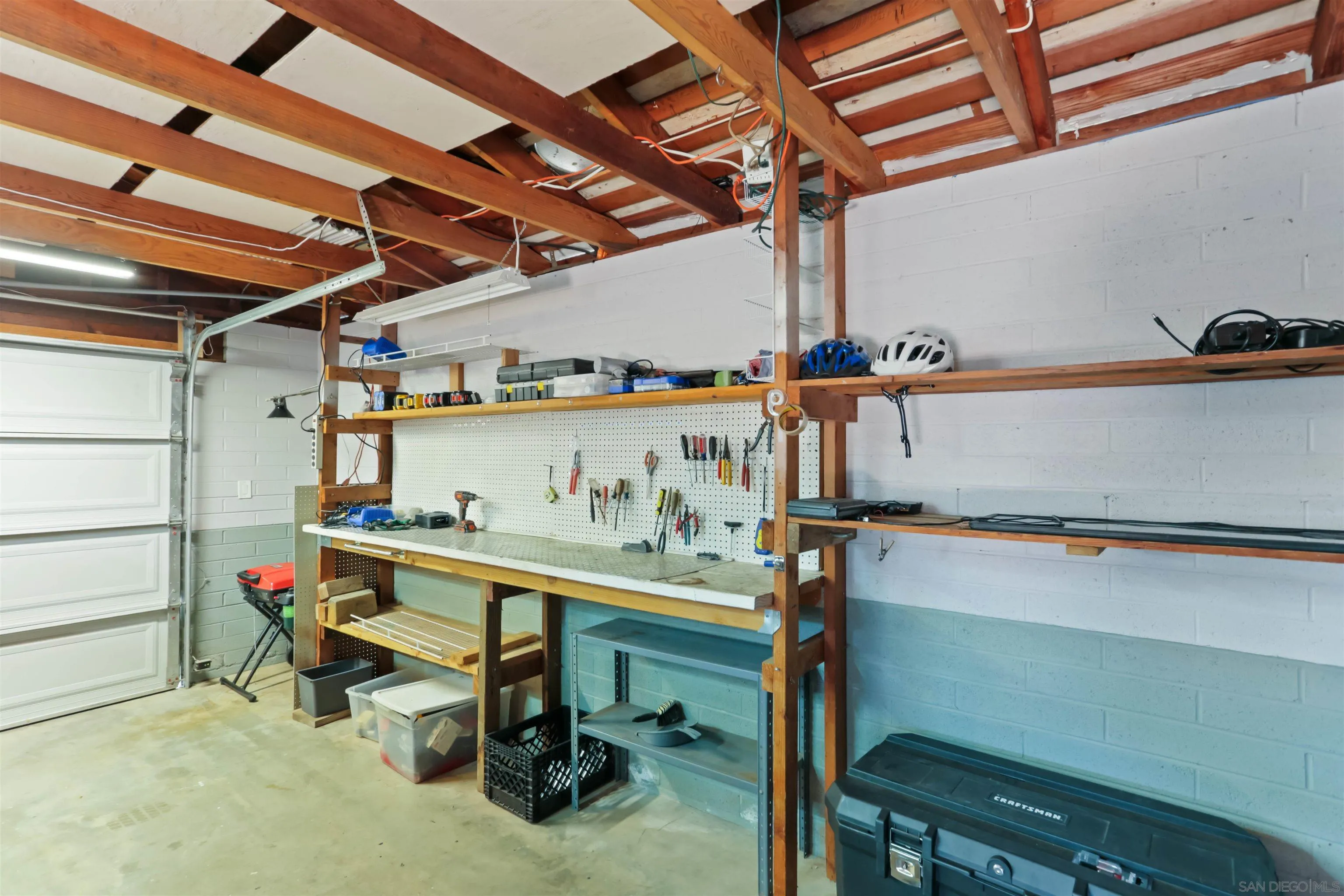 https://cdn.realtyfeed.com/cdn/127/250037800/814a6004b1764801b7924477266fbb0a.webp