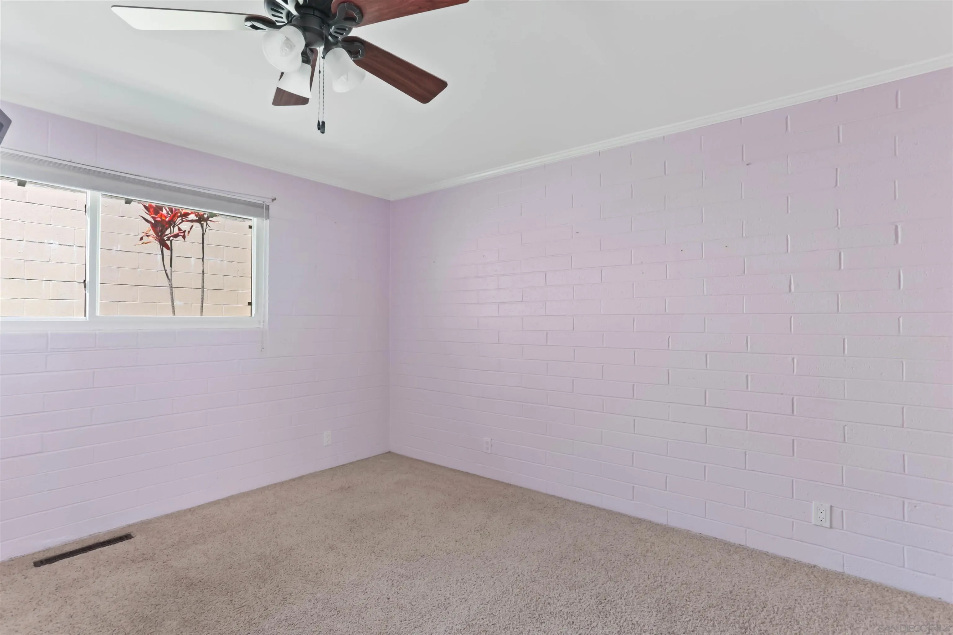 https://cdn.realtyfeed.com/cdn/127/250037800/850671d680afe7262126602c4baa9a7d.webp