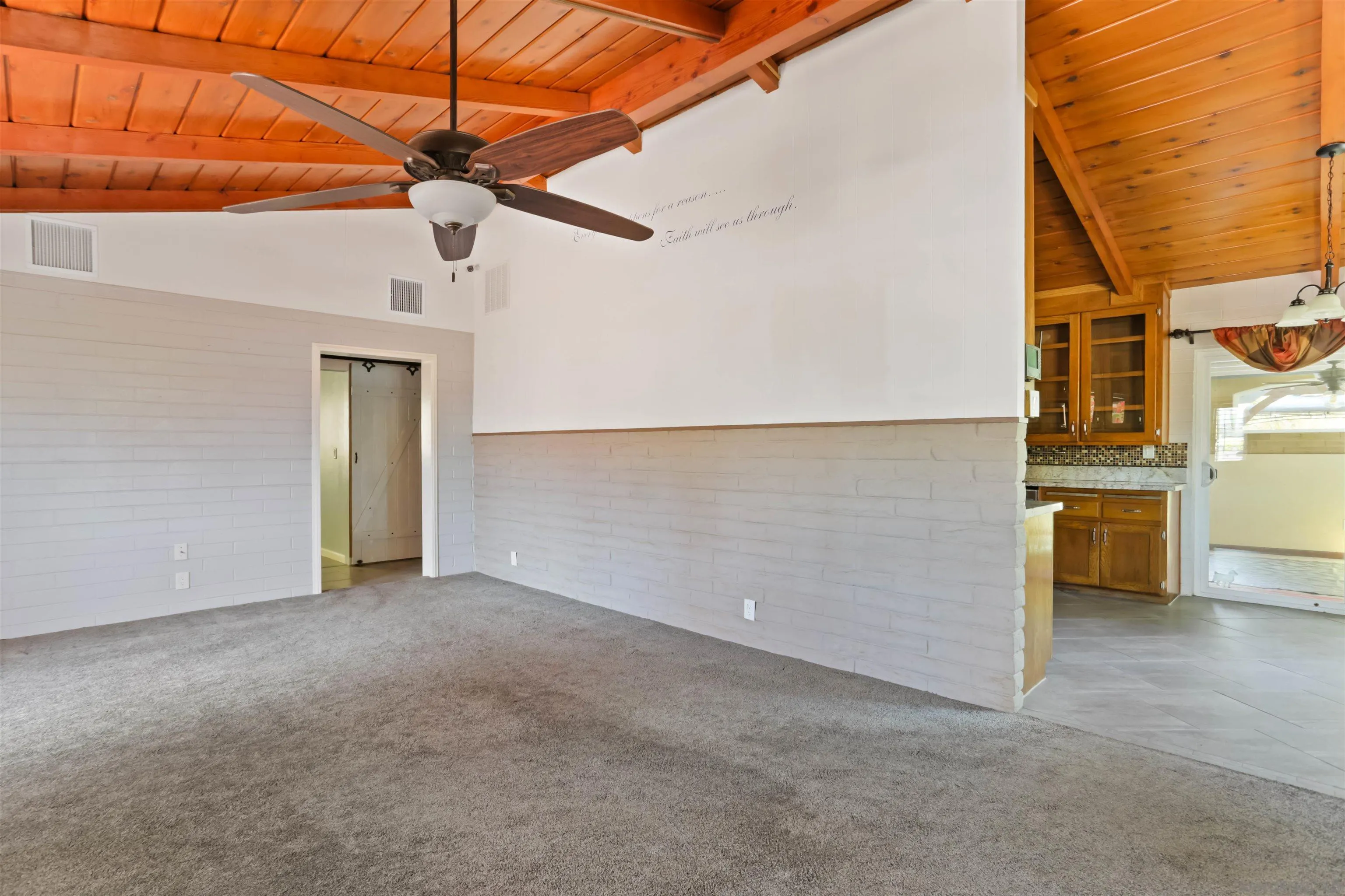 https://cdn.realtyfeed.com/cdn/127/250037800/f40afaf8301037551d1744863acfd9d7.webp
