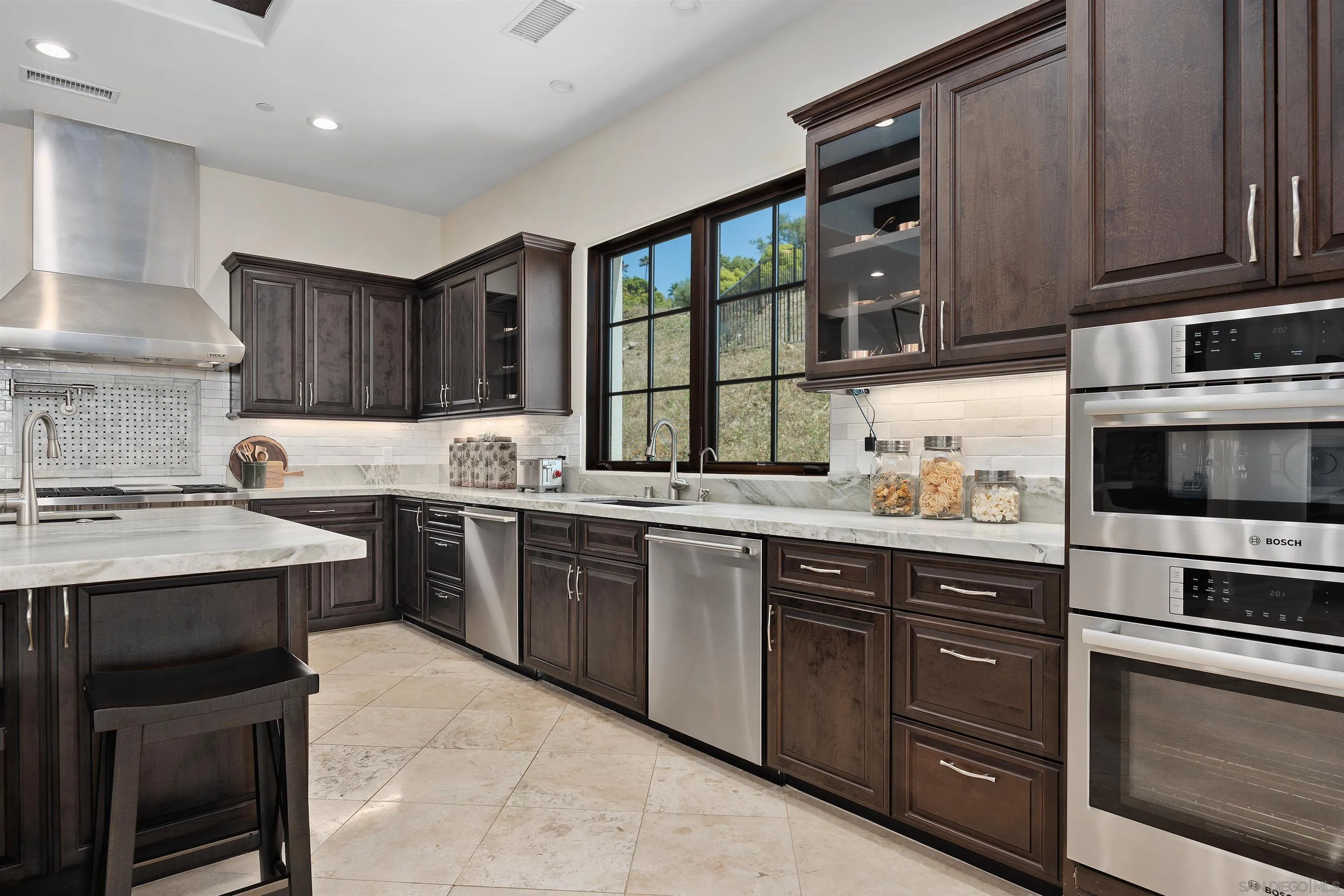 https://cdn.realtyfeed.com/cdn/127/250037809/1f15f12e9f75afba5b056f713041508c.webp