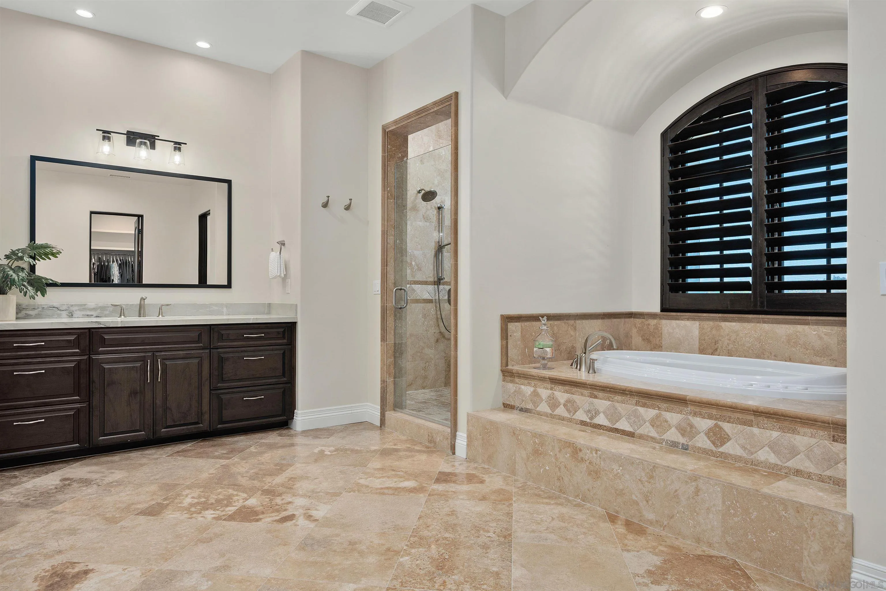 https://cdn.realtyfeed.com/cdn/127/250037809/449d9c26c33fcedacefc502d88919030.webp