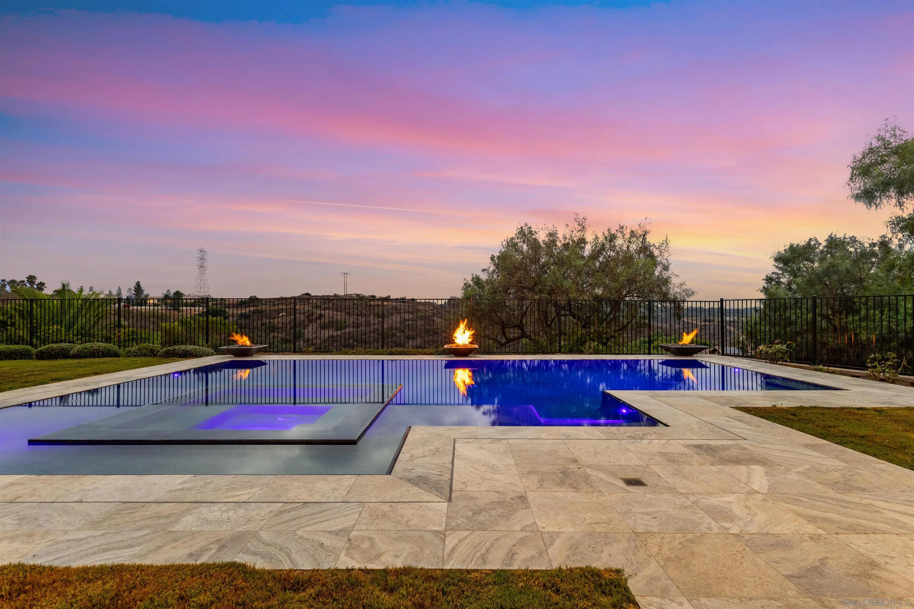 https://cdn.realtyfeed.com/cdn/127/250037809/993c013a88f29591142c7b6d403be18e.webp