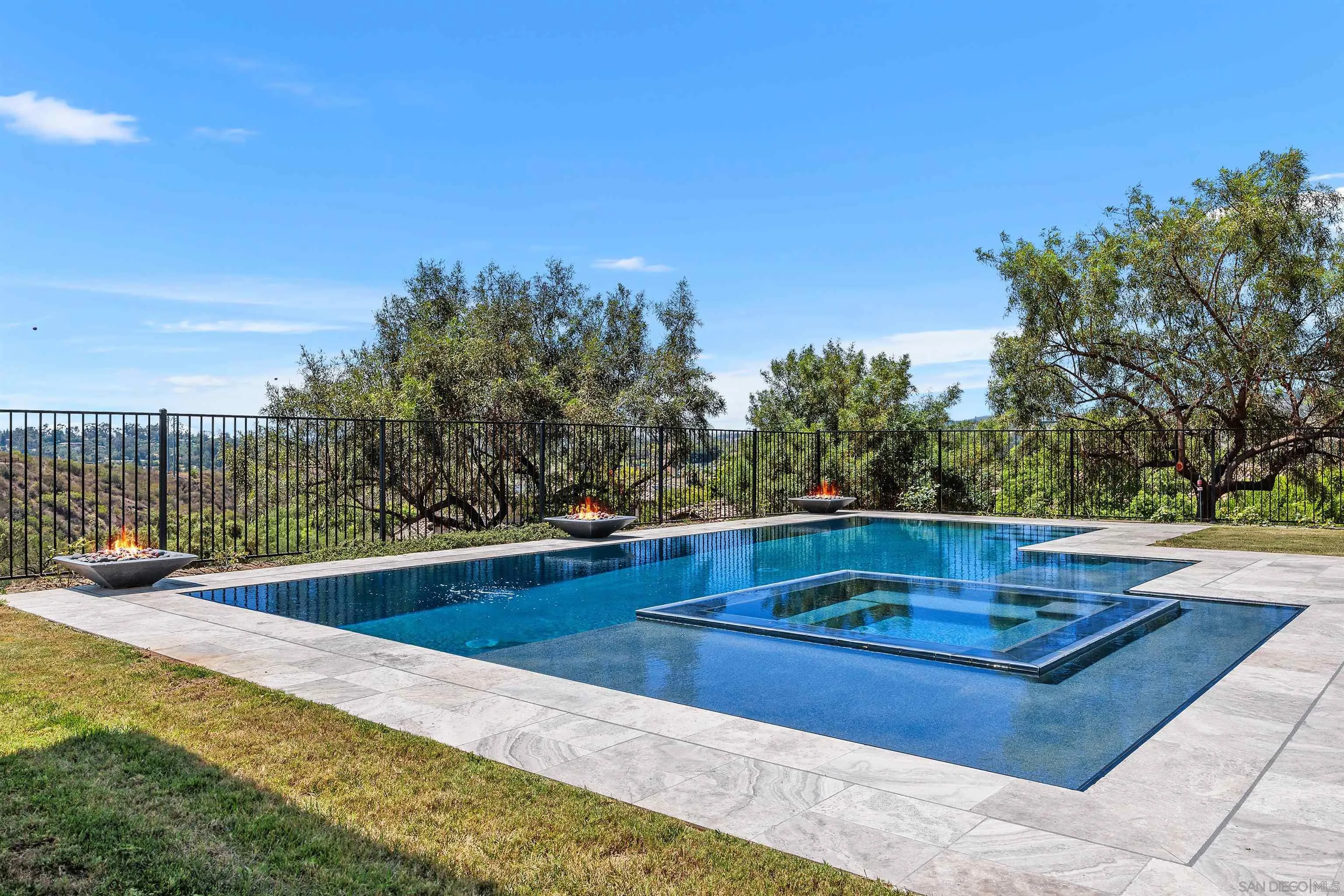 https://cdn.realtyfeed.com/cdn/127/250037809/a7d5094a6a2f00f809e7b1aec351b8dd.webp