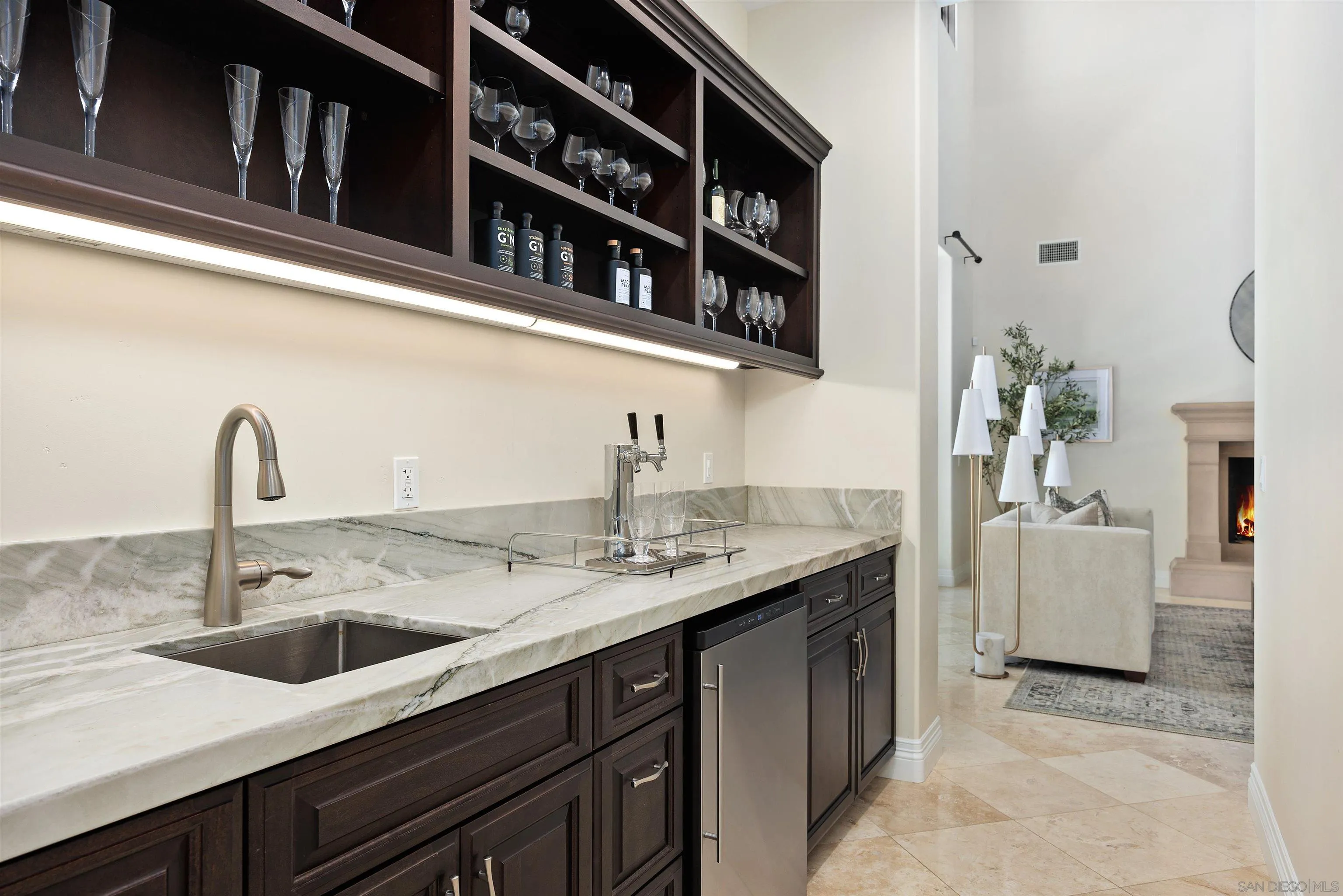 https://cdn.realtyfeed.com/cdn/127/250037809/da8c674eef542705cf457b2eb9db164a.webp