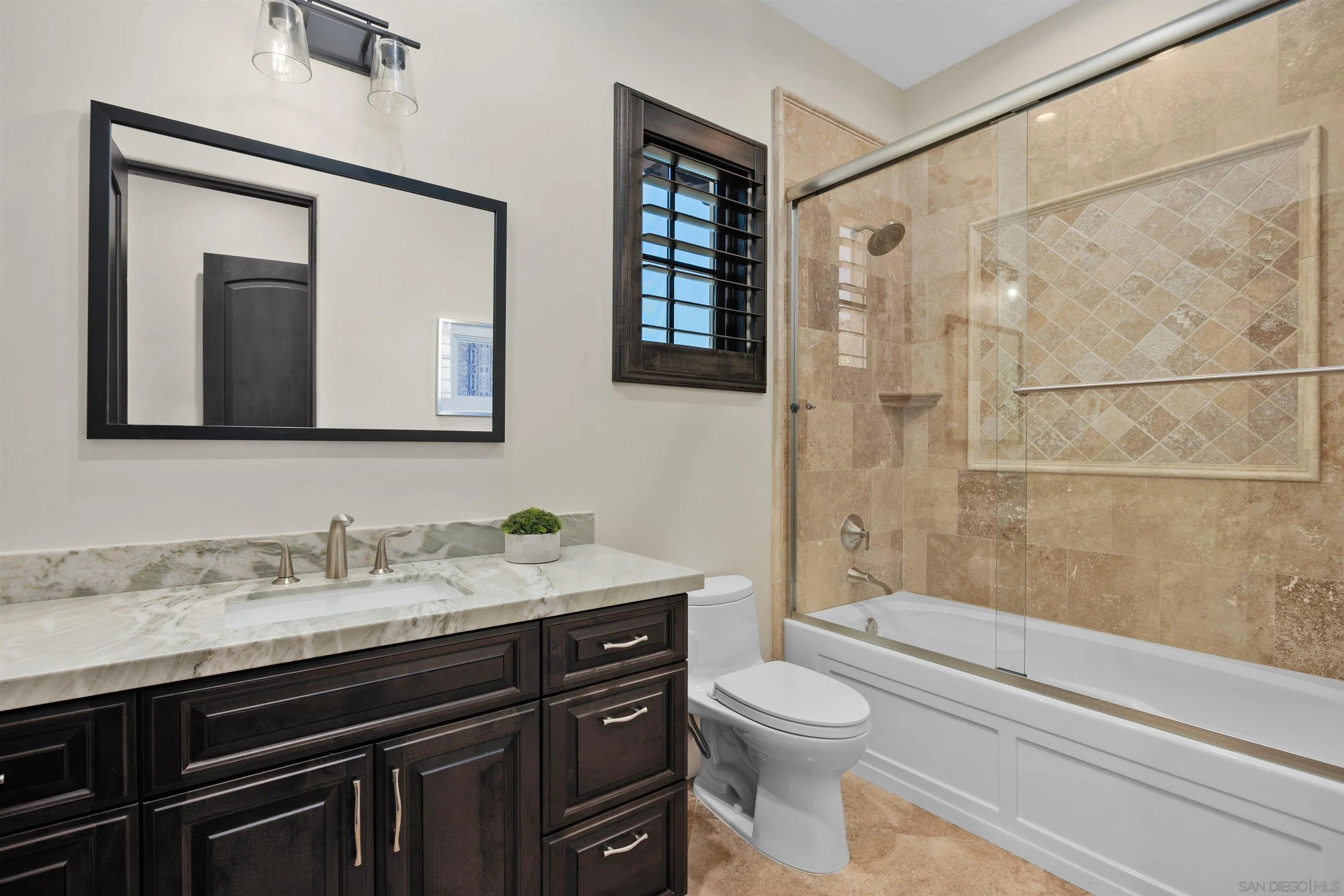 https://cdn.realtyfeed.com/cdn/127/250037809/dc22f08130138f58a5c8dfdd7269720f.webp