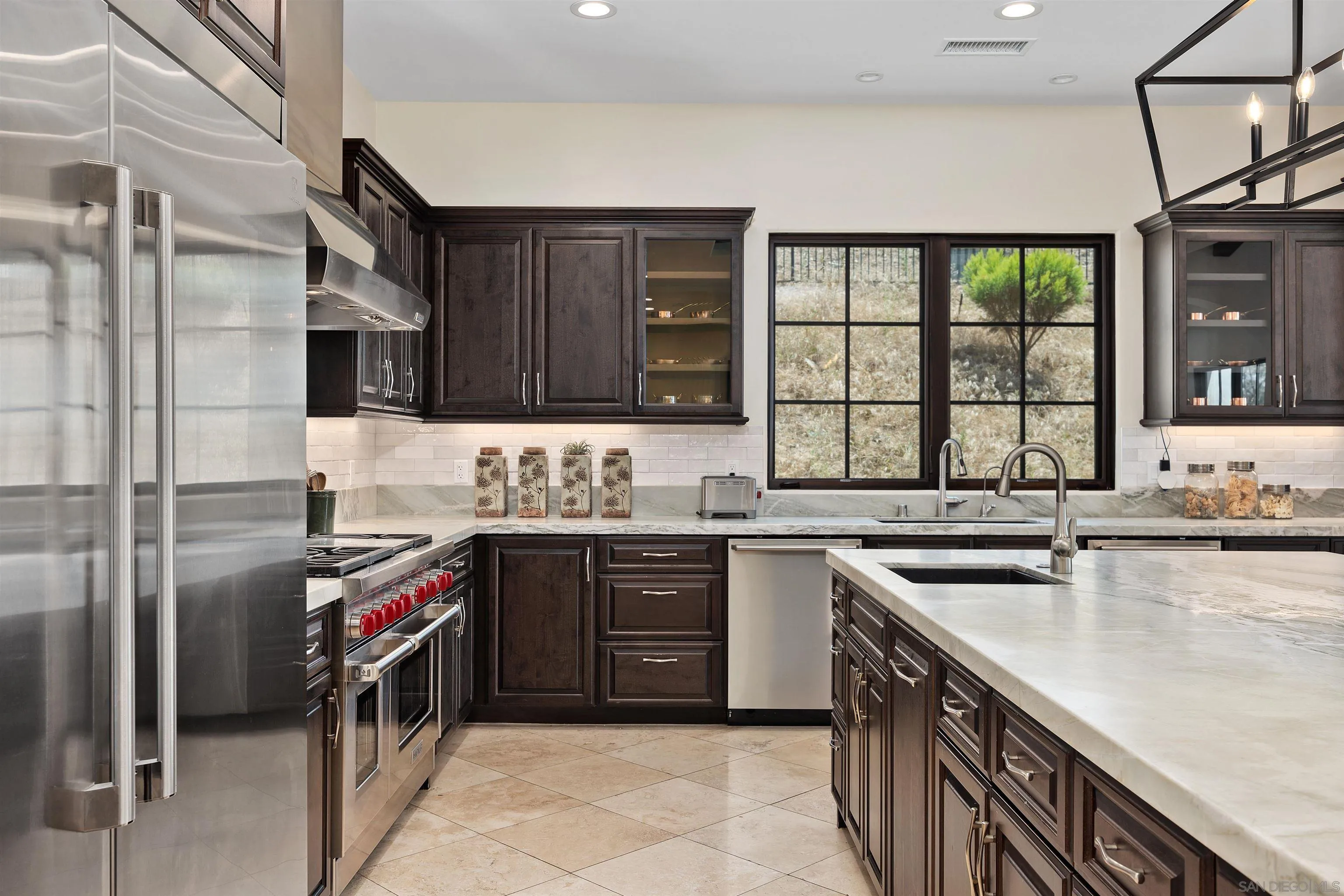 https://cdn.realtyfeed.com/cdn/127/250037809/ddb389402a734d73815f2570232496a5.webp