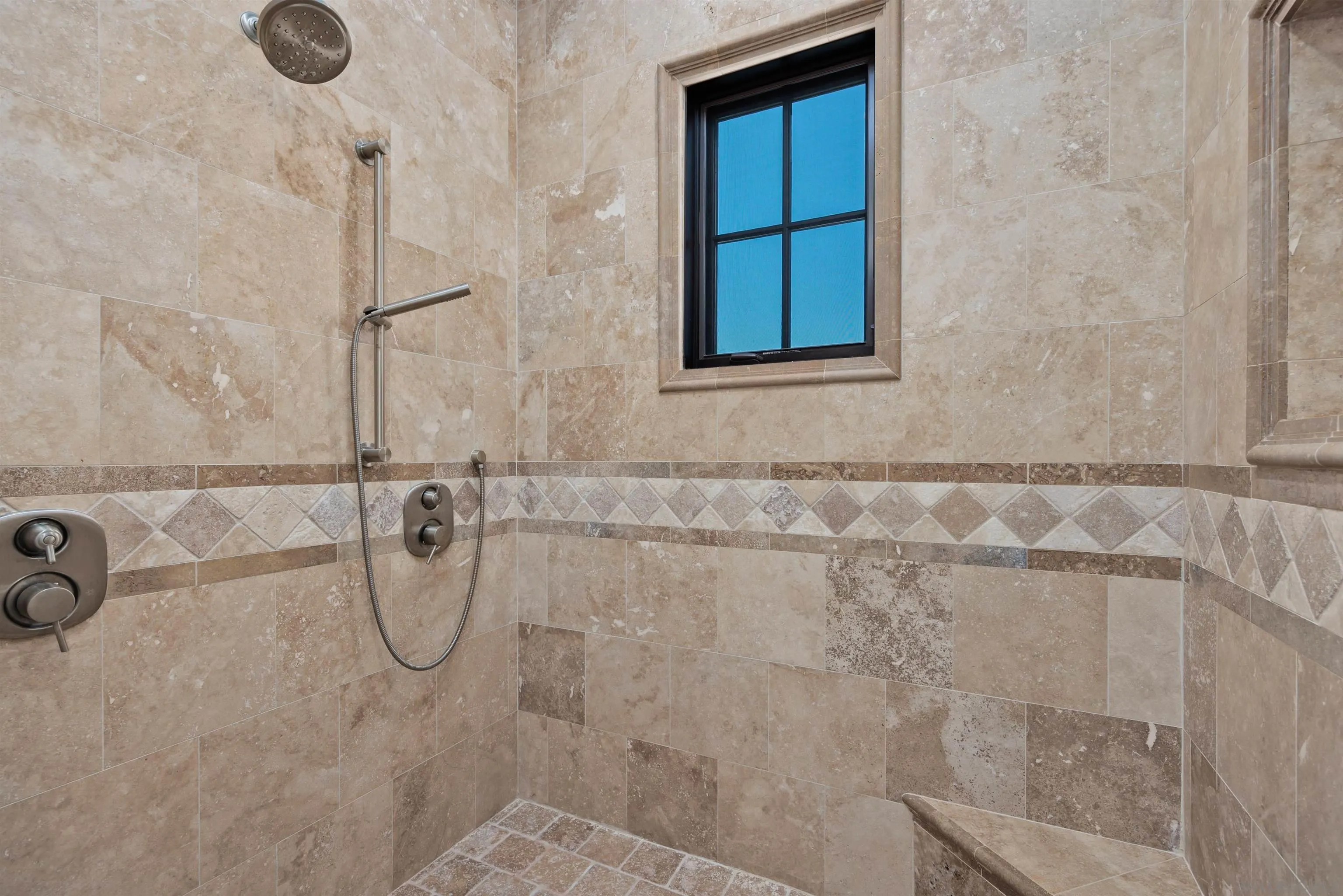 https://cdn.realtyfeed.com/cdn/127/250037809/f274ea6841b1194a0506eb85b5aa6a38.webp