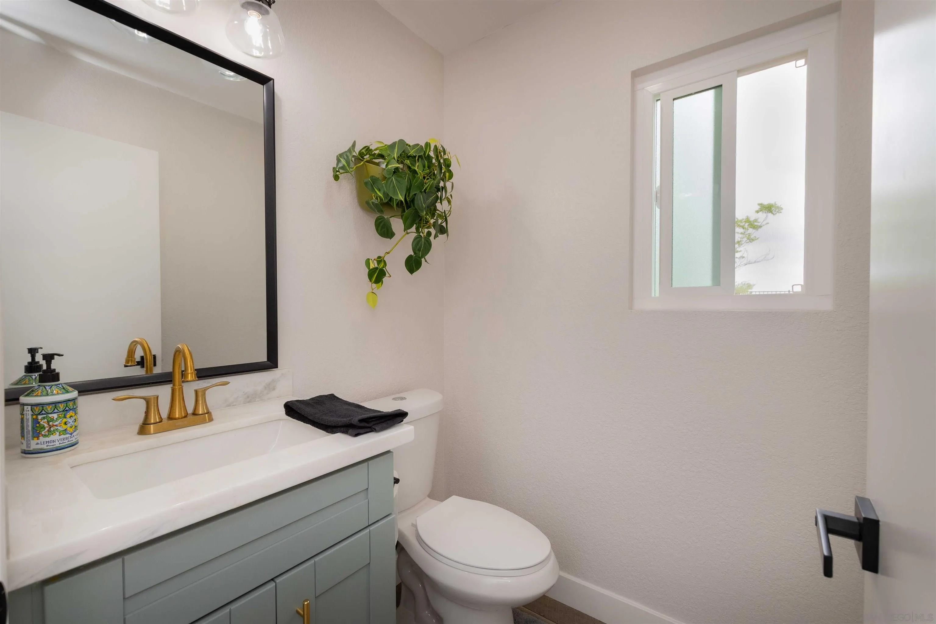 https://cdn.realtyfeed.com/cdn/127/250037811/1fbeb8e0305651a96741c1e4c809331a.webp