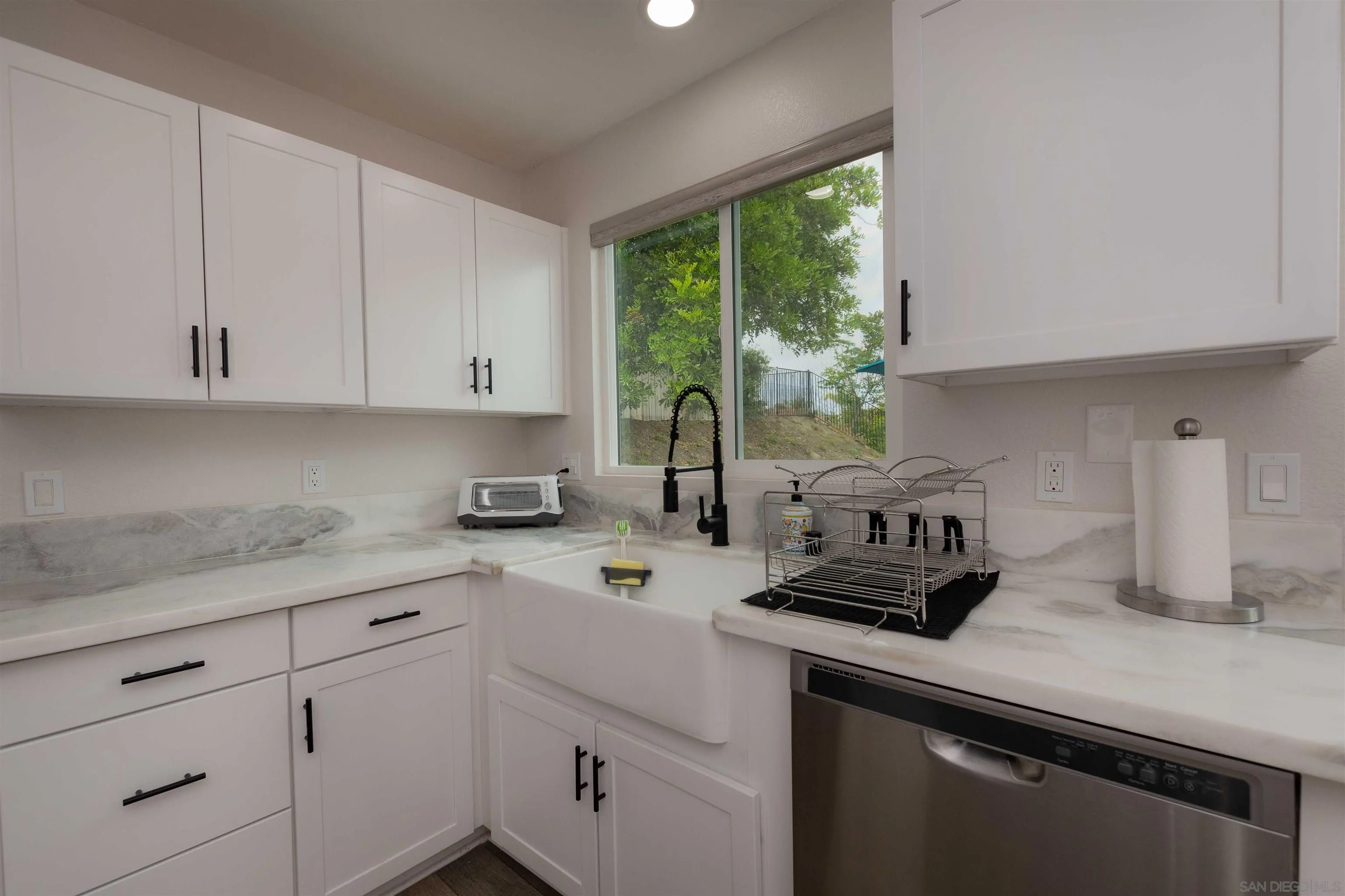 https://cdn.realtyfeed.com/cdn/127/250037811/3205566529b774b6add192baeca3150e.webp