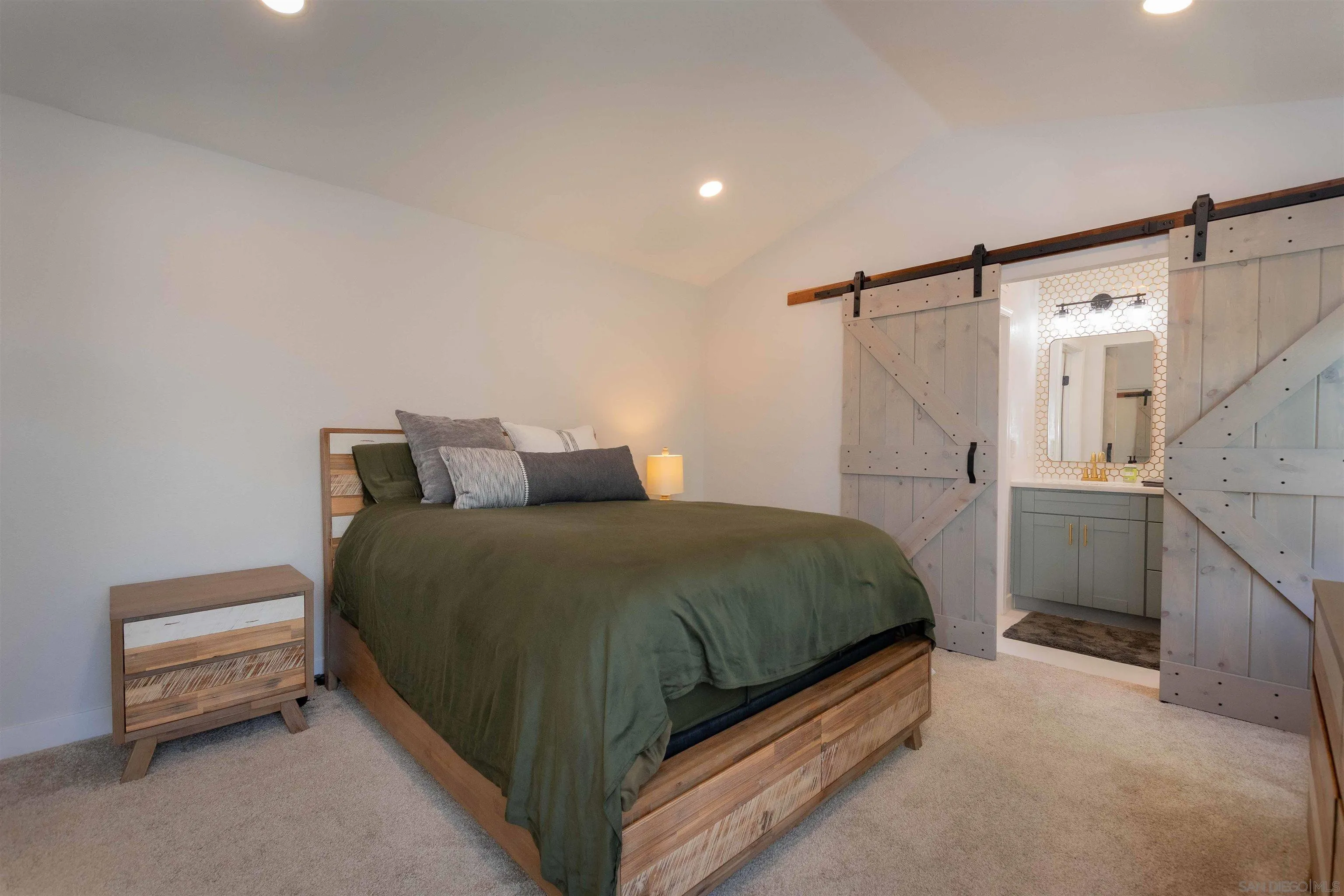 https://cdn.realtyfeed.com/cdn/127/250037811/640f100832d051cd7bbe1e7e21642d71.webp