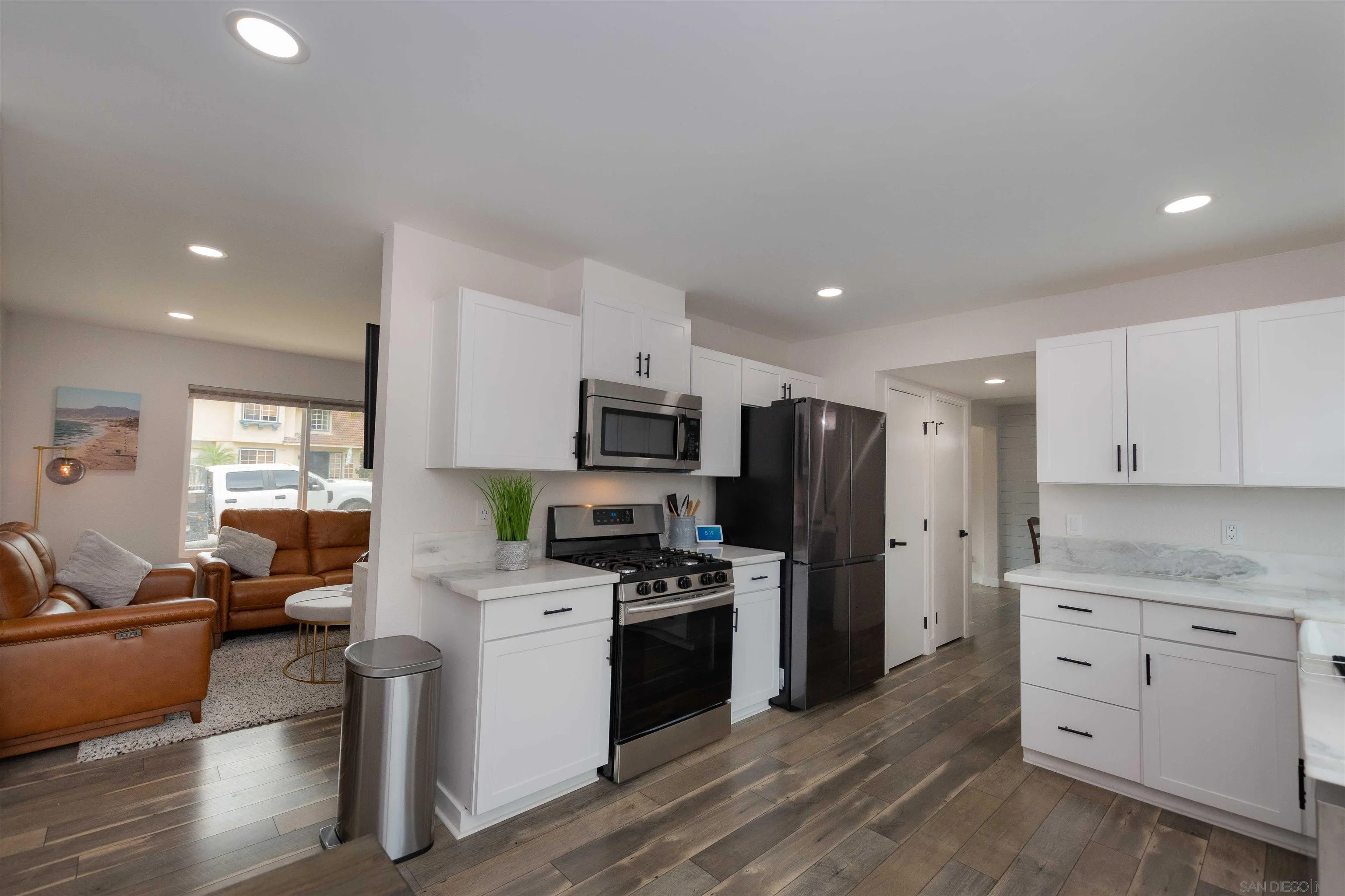 https://cdn.realtyfeed.com/cdn/127/250037811/ab38a0d1d17c4de9a727e2a8287a14b7.webp