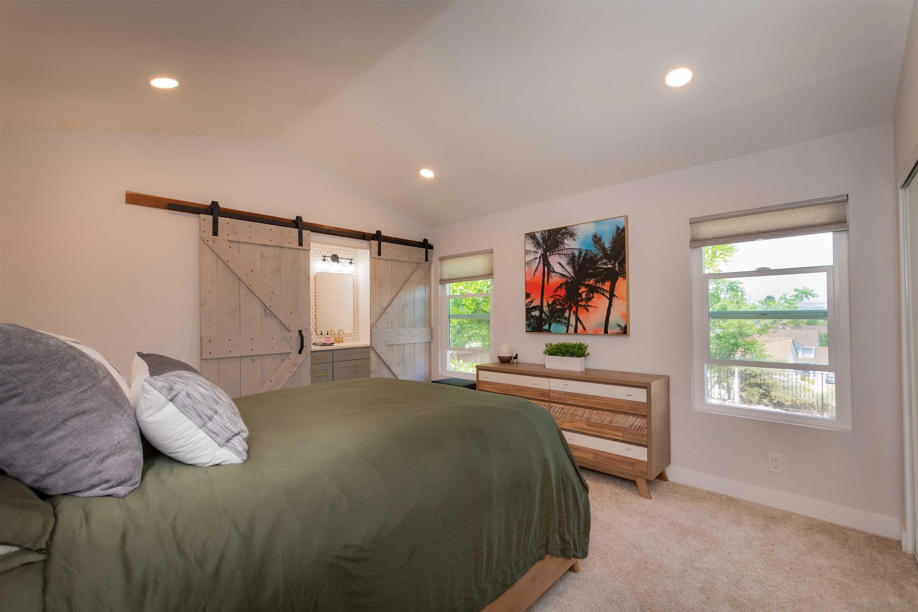 https://cdn.realtyfeed.com/cdn/127/250037811/e3e8a2a2db80aaf16600c034a66af3ff.webp