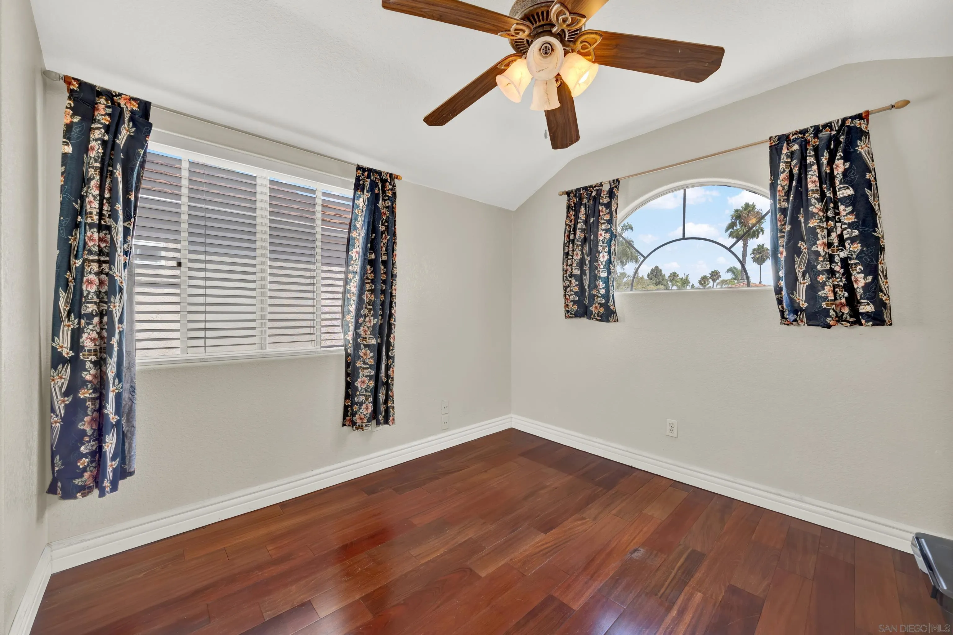 https://cdn.realtyfeed.com/cdn/127/250037812/06515caafdfd07db3ef289f3ee25cd9b.webp