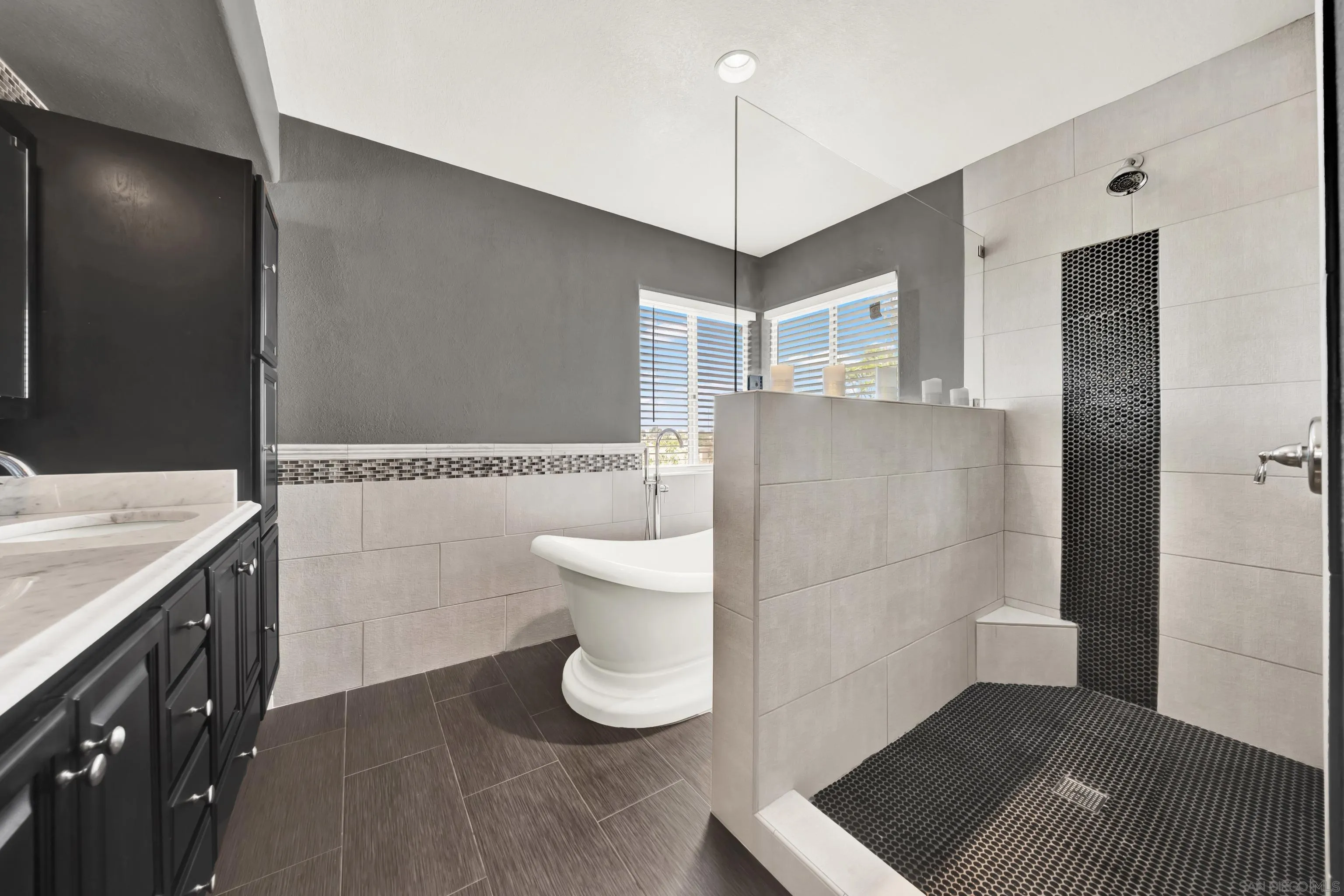 https://cdn.realtyfeed.com/cdn/127/250037812/538d24d0d8be47970f1f88af51891f30.webp