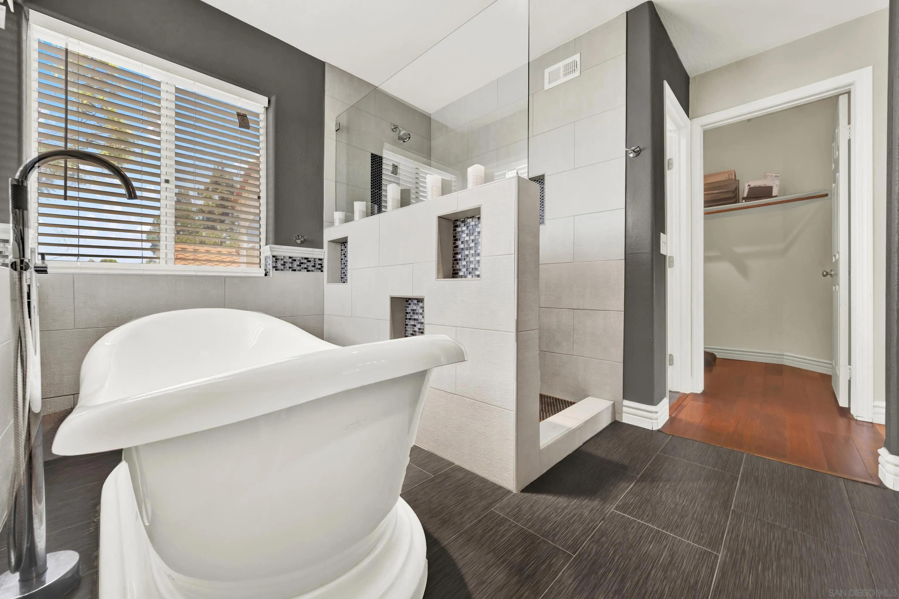 https://cdn.realtyfeed.com/cdn/127/250037812/63e63d753e27a7d209f217c98fb8d688.webp