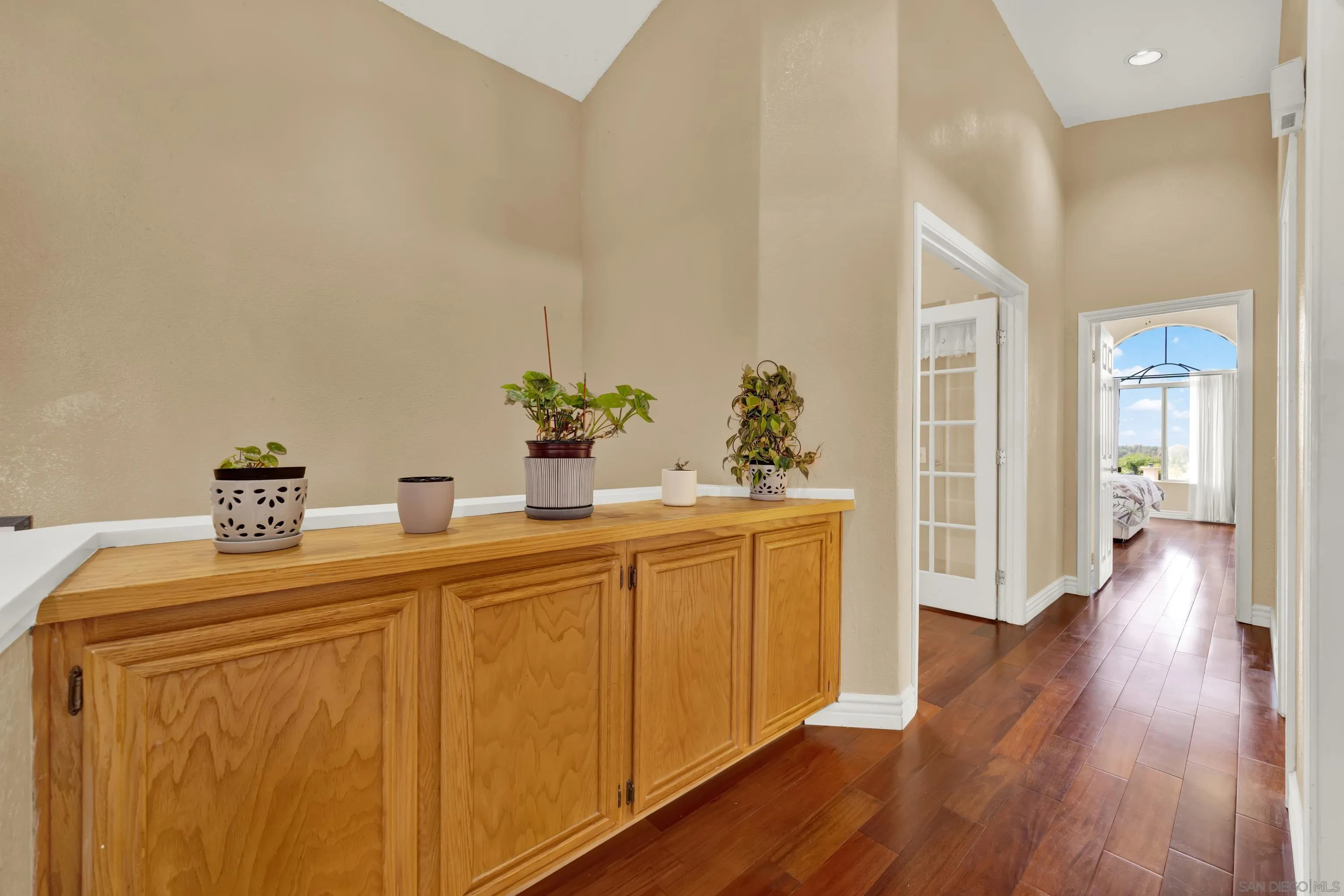 https://cdn.realtyfeed.com/cdn/127/250037812/66cf7cd25cea1d4a438293c004d15c85.webp