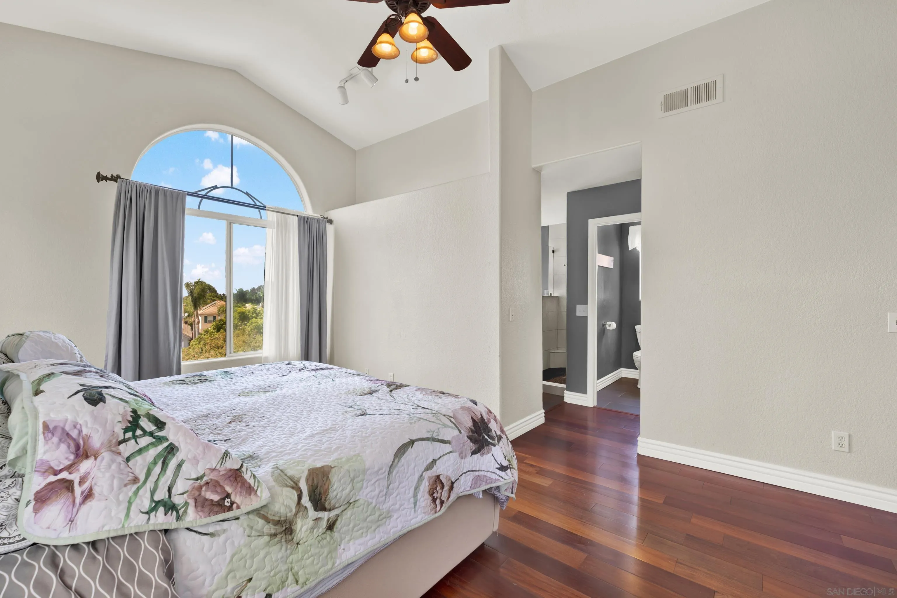 https://cdn.realtyfeed.com/cdn/127/250037812/923c4552aa5fcf1f1d5e5e11b5bc01af.webp