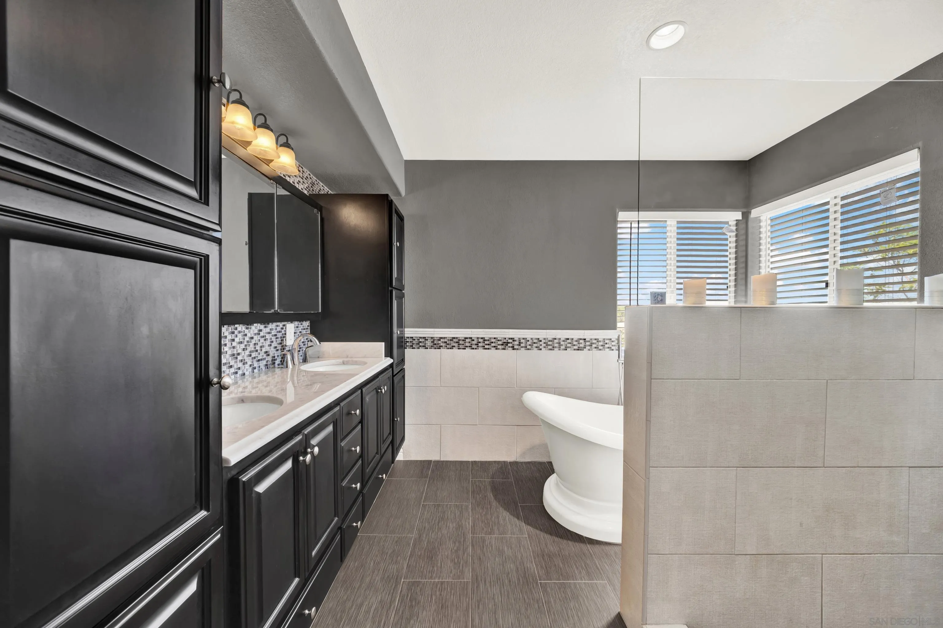 https://cdn.realtyfeed.com/cdn/127/250037812/aa8d98b531b1949e471e302c081da654.webp