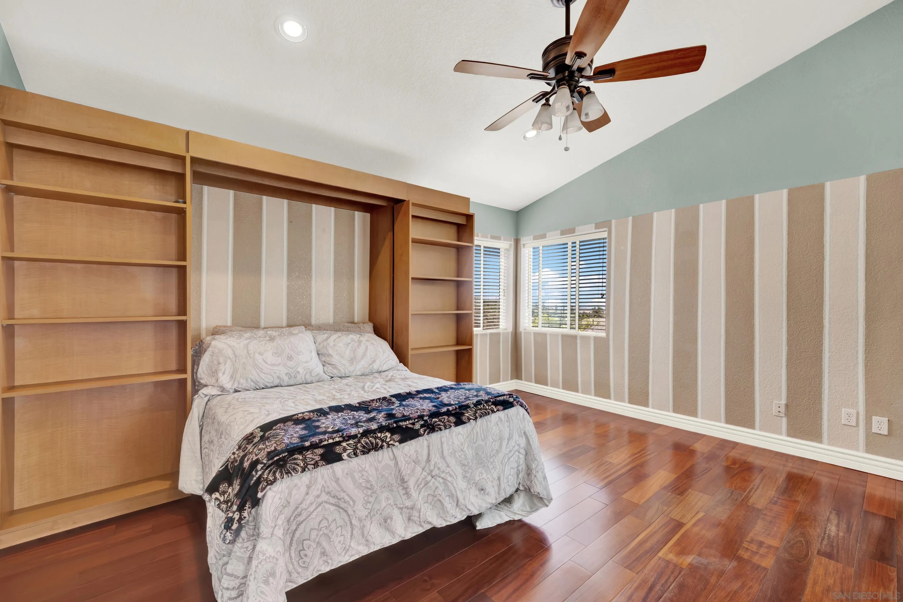 https://cdn.realtyfeed.com/cdn/127/250037812/d1cf22b4d973477ef85bf02a880890f3.webp