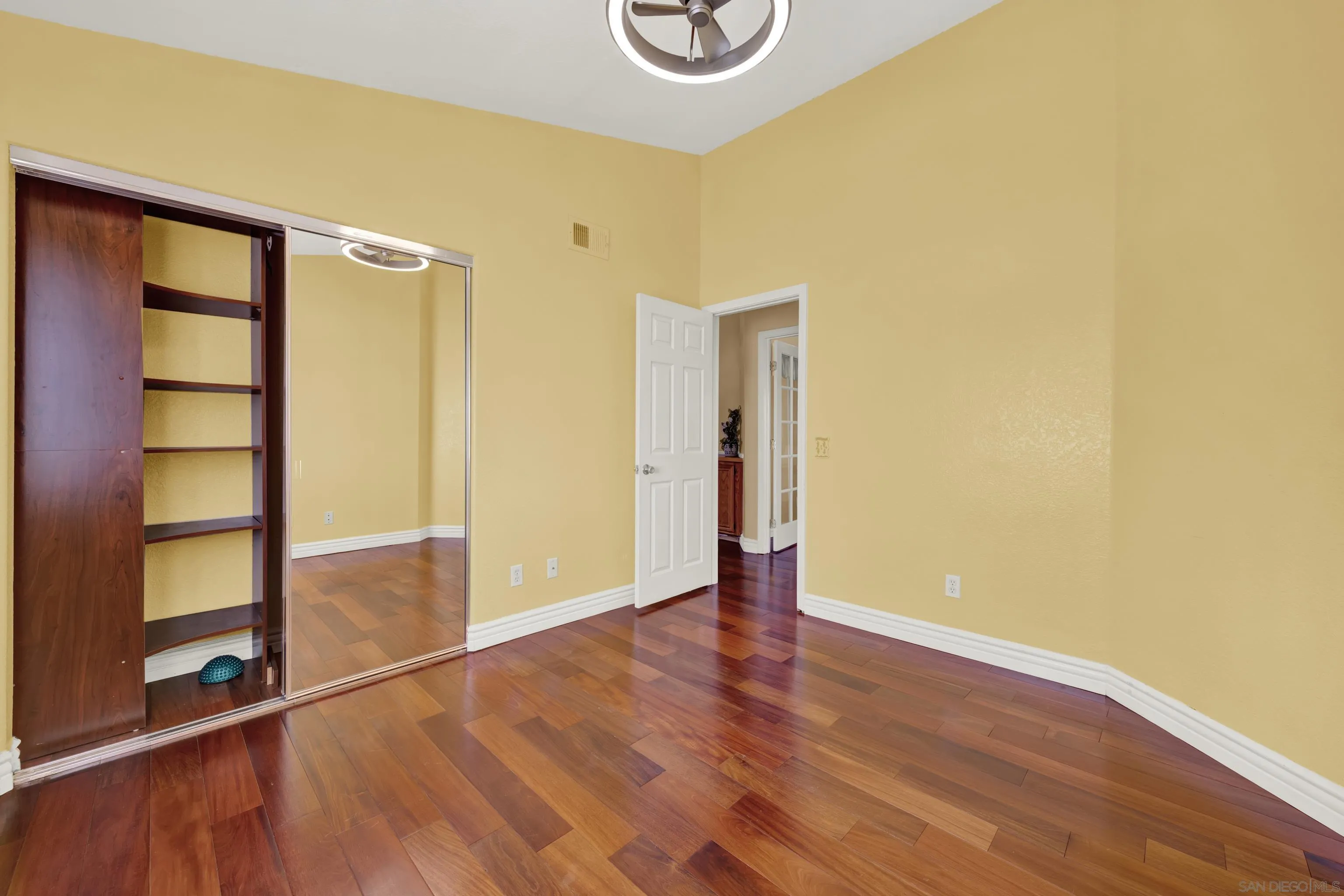 https://cdn.realtyfeed.com/cdn/127/250037812/dc6b82608e61d21c918e28112c26bc79.webp
