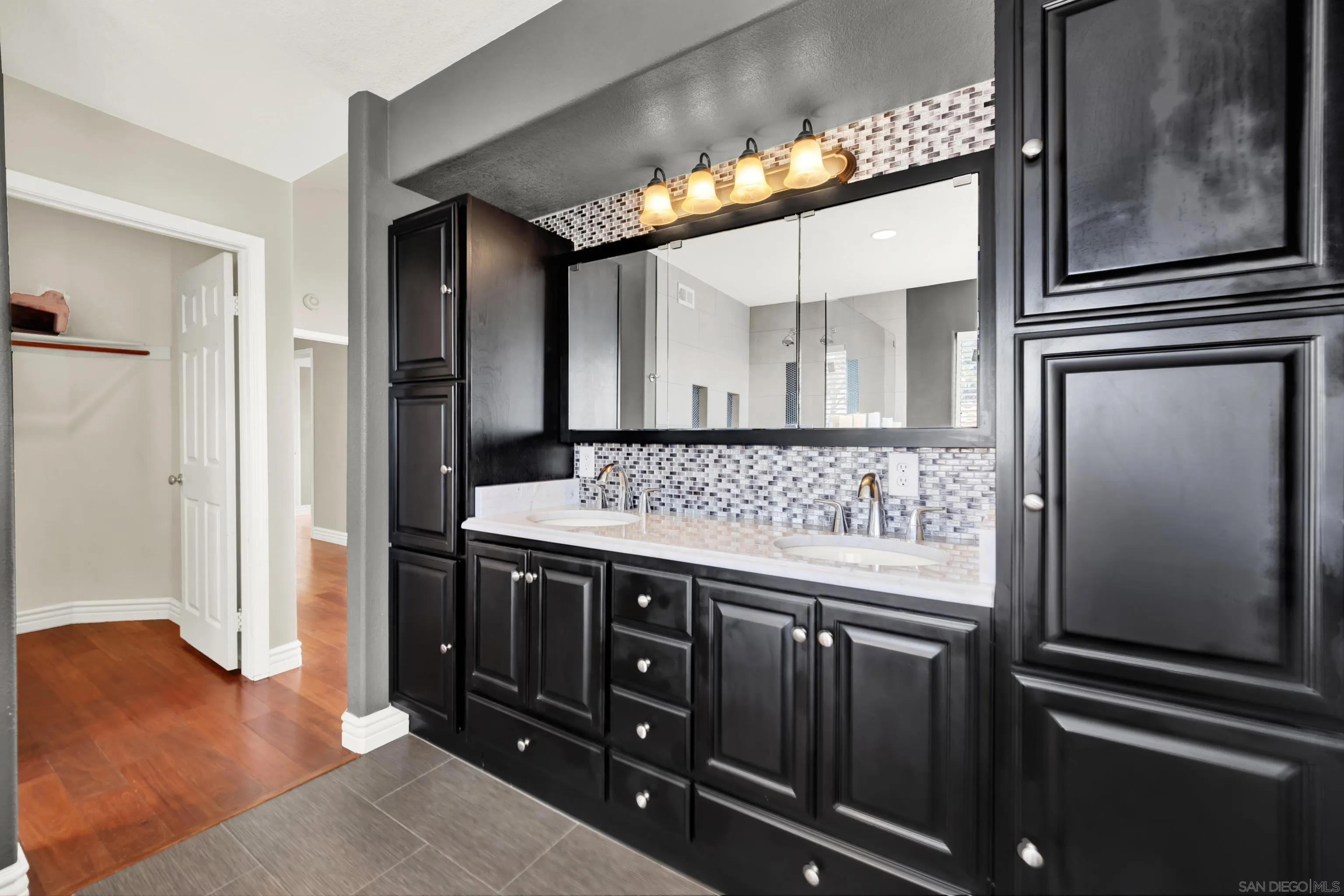 https://cdn.realtyfeed.com/cdn/127/250037812/e30ec8cf928b31bb90f41bef4fb20d26.webp