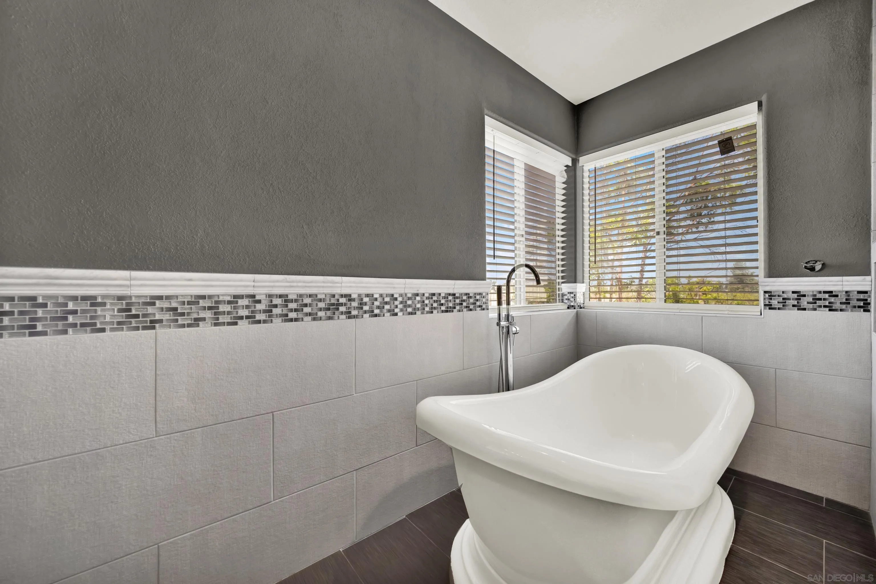 https://cdn.realtyfeed.com/cdn/127/250037812/fd8e8fbf87d816016e71cb909687d81f.webp