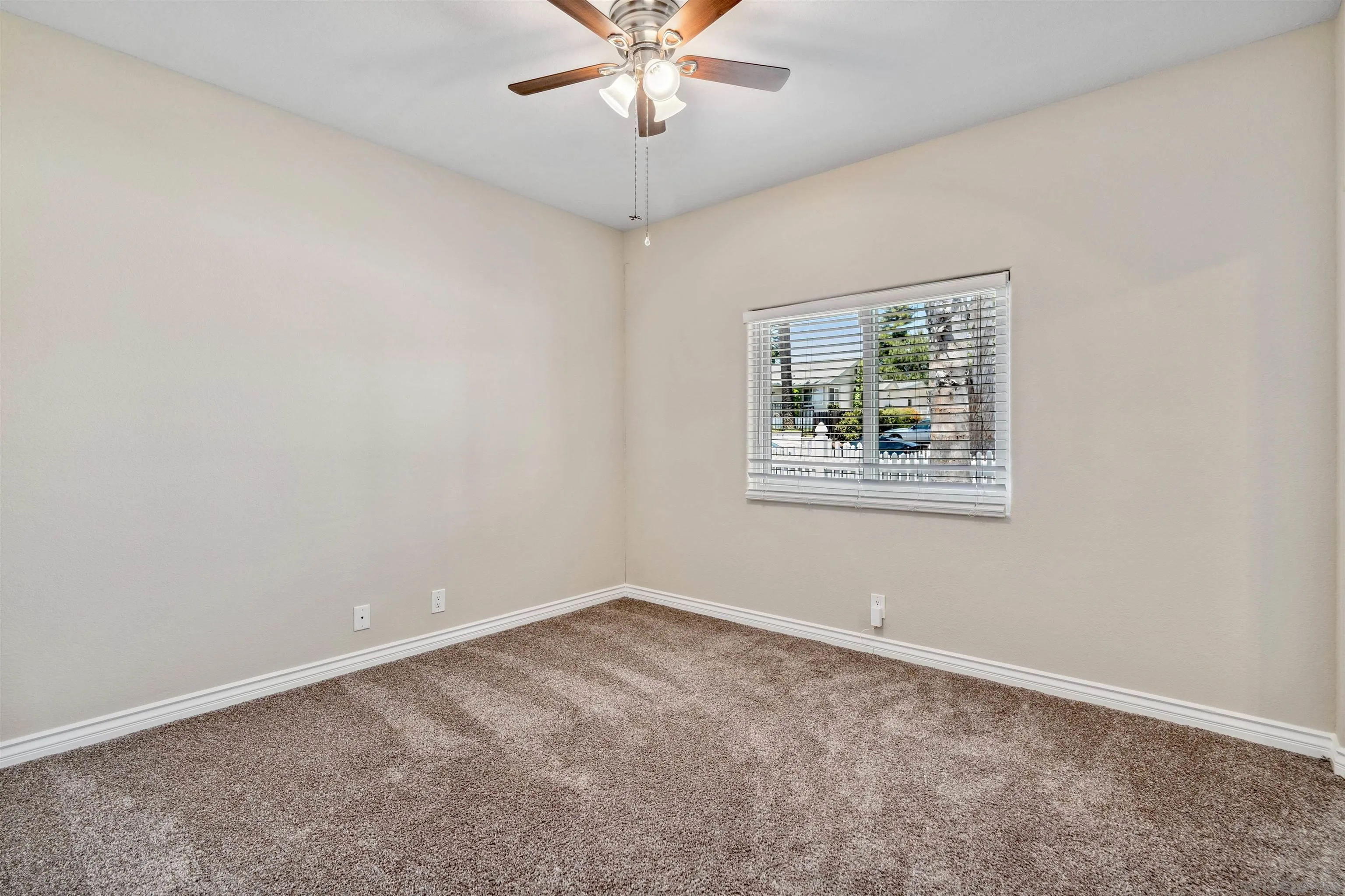 https://cdn.realtyfeed.com/cdn/127/250037816/f59f0cfde1ddc335896ab998ecc873a6.webp