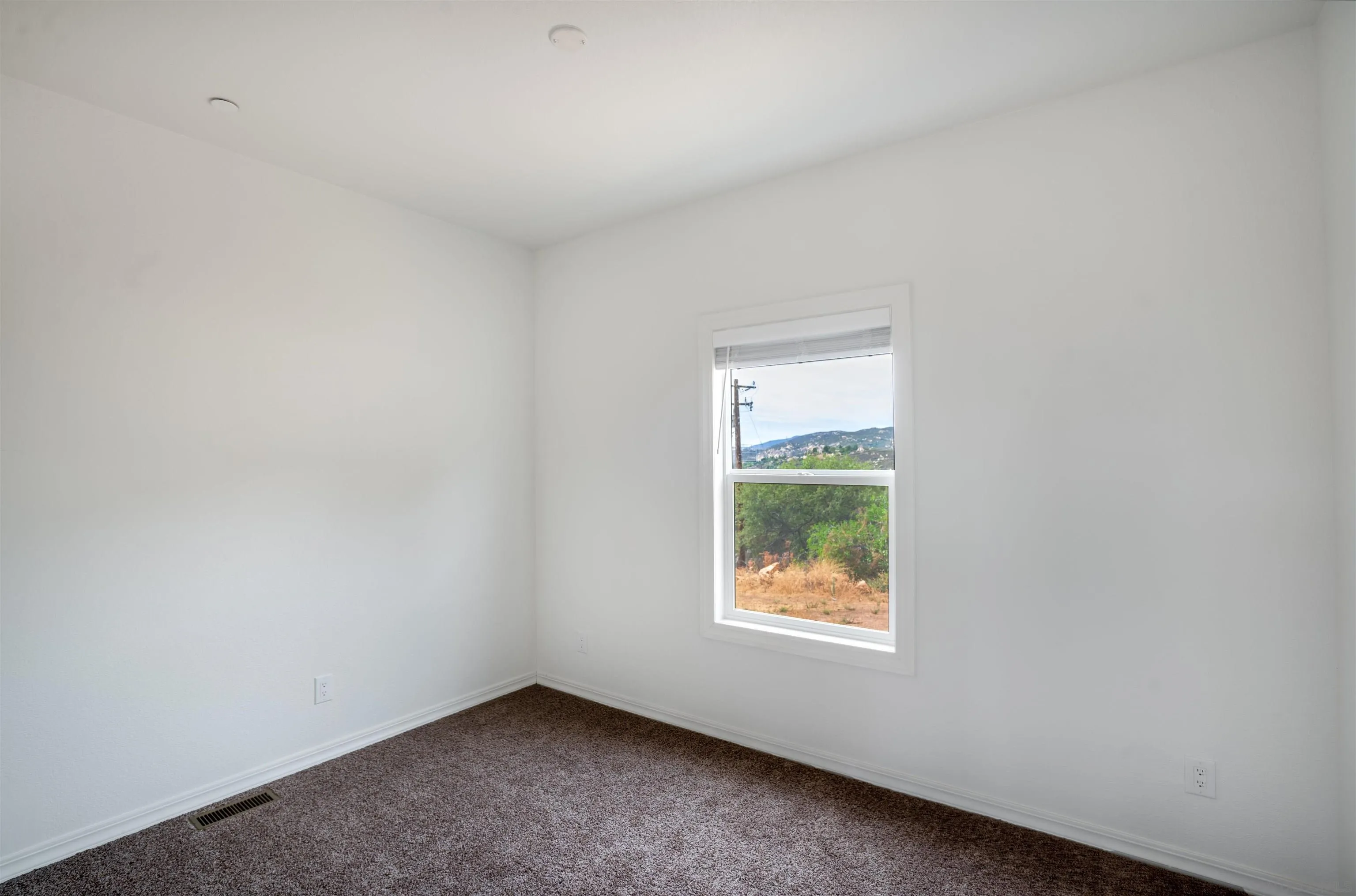 https://cdn.realtyfeed.com/cdn/127/250037821/79f07cb7ae96d9520a2b1970e44d76d5.webp