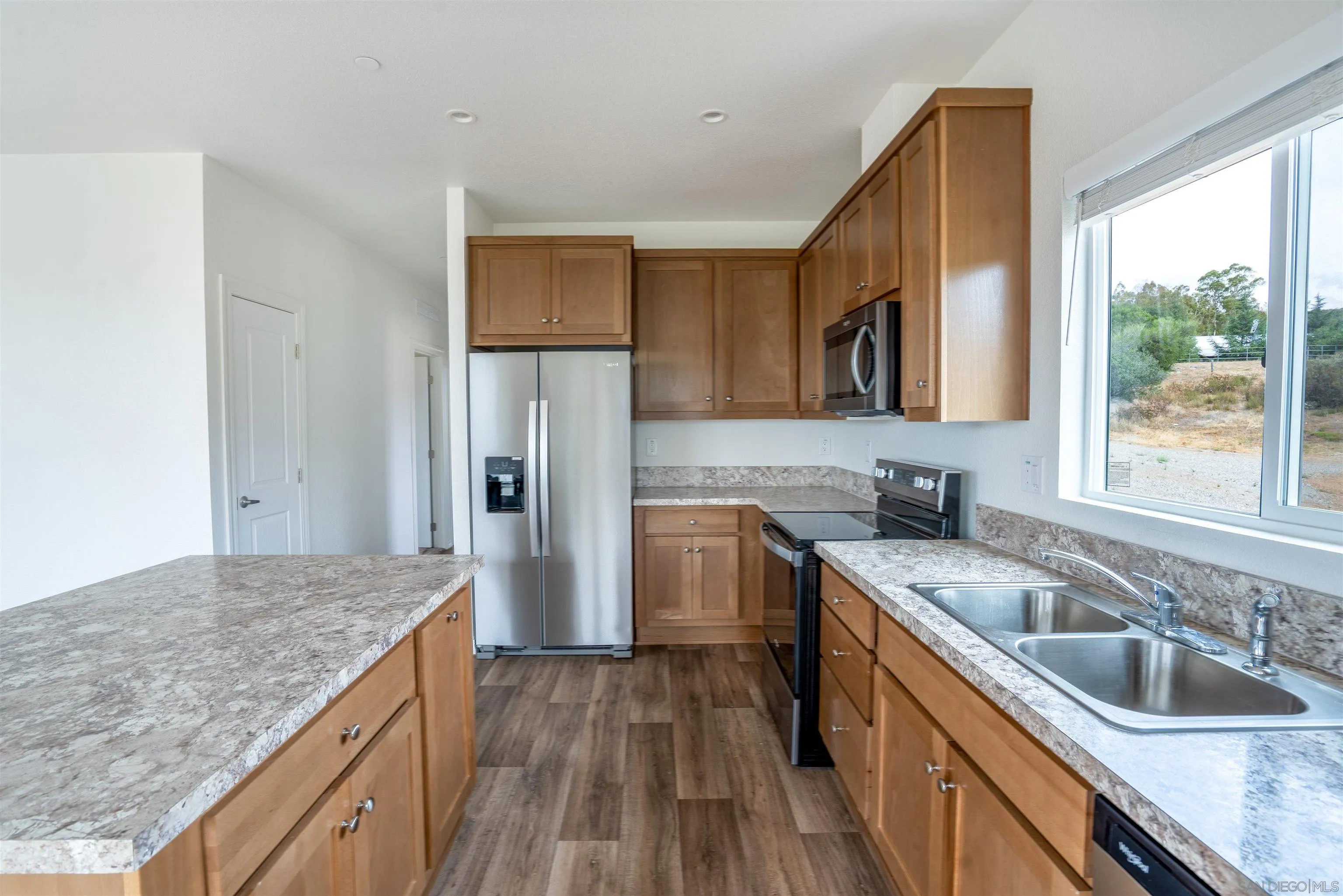 https://cdn.realtyfeed.com/cdn/127/250037821/bc409e99c6b63397fc9cab3b131a9e4b.webp