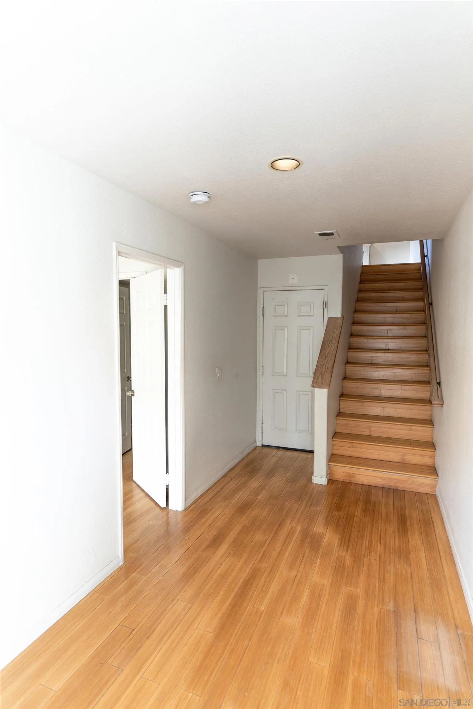 https://cdn.realtyfeed.com/cdn/127/250037823/417bc199c93c89f55dcc99cde448b2bf.webp