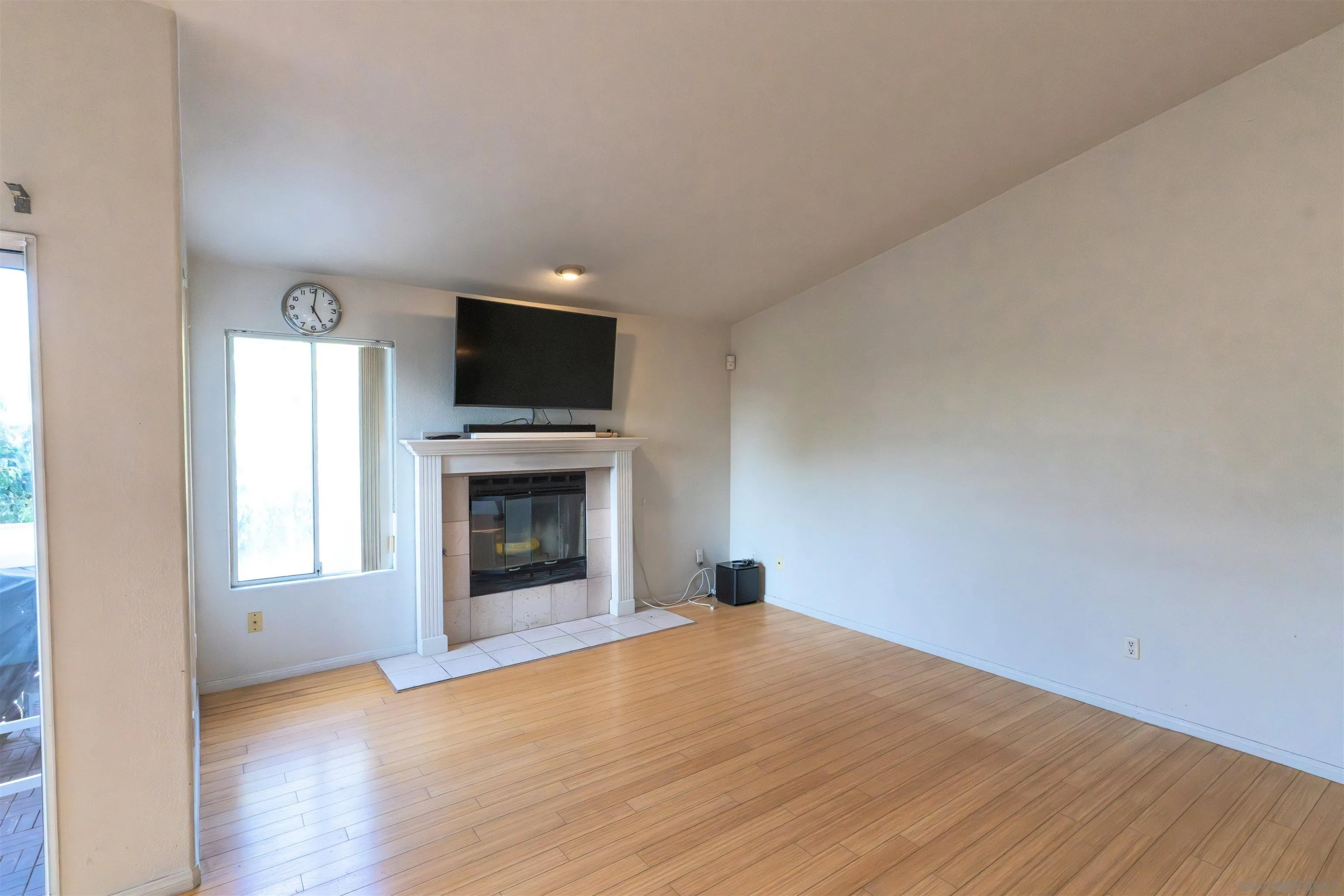 https://cdn.realtyfeed.com/cdn/127/250037823/64dfdb5134d232b19cc7d3147ee0b5c5.webp