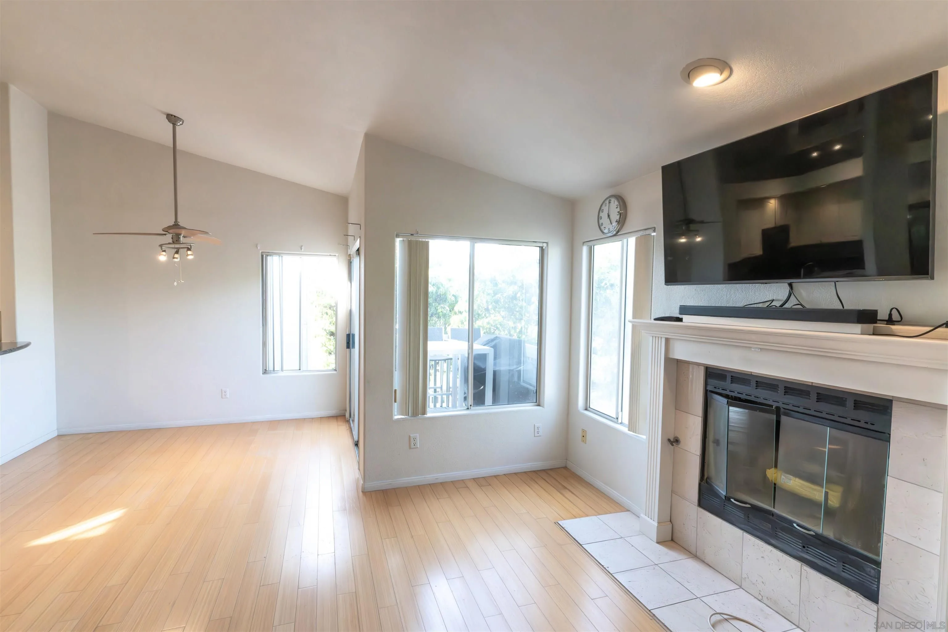 https://cdn.realtyfeed.com/cdn/127/250037823/a84c6831298a99966583057c7ad3d9b8.webp