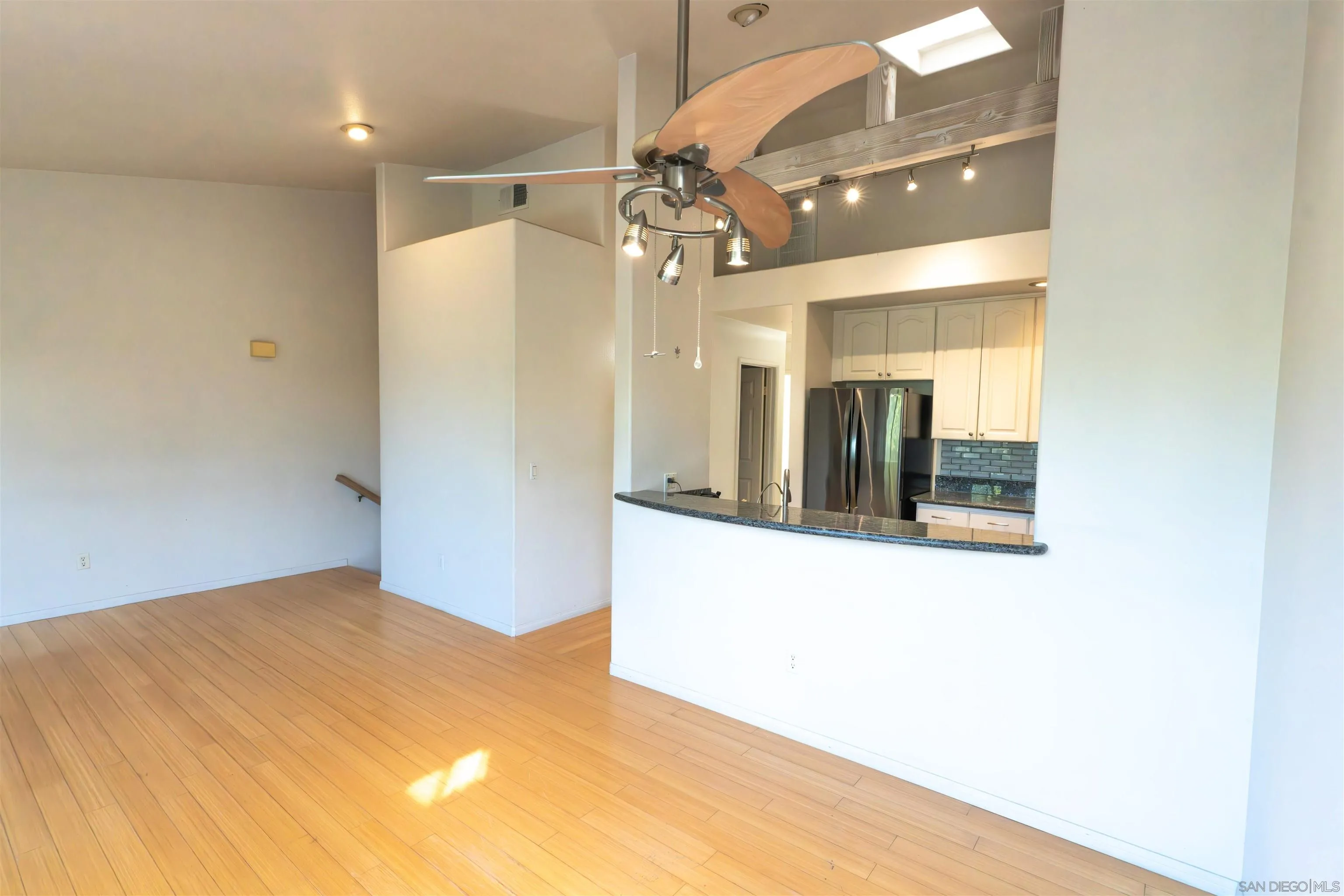 https://cdn.realtyfeed.com/cdn/127/250037823/e9c6c8785ddc39ebc465120b8b49f267.webp