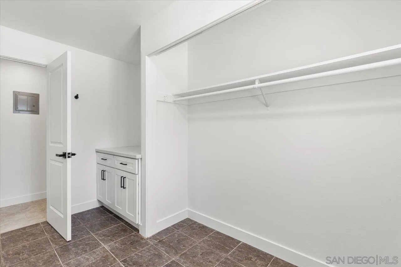 https://cdn.realtyfeed.com/cdn/127/250037825/2f9530b6981d78107cedec32c2e5e913.webp