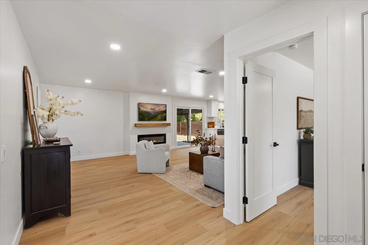 https://cdn.realtyfeed.com/cdn/127/250037825/ceff86f25c346fb65b4671303e79fcf0.webp