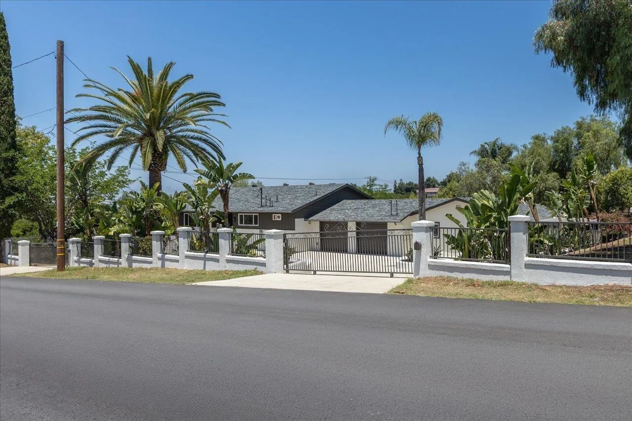 https://cdn.realtyfeed.com/cdn/127/250037825/d5e1f995d9d20b11df861d04a26dde44.webp