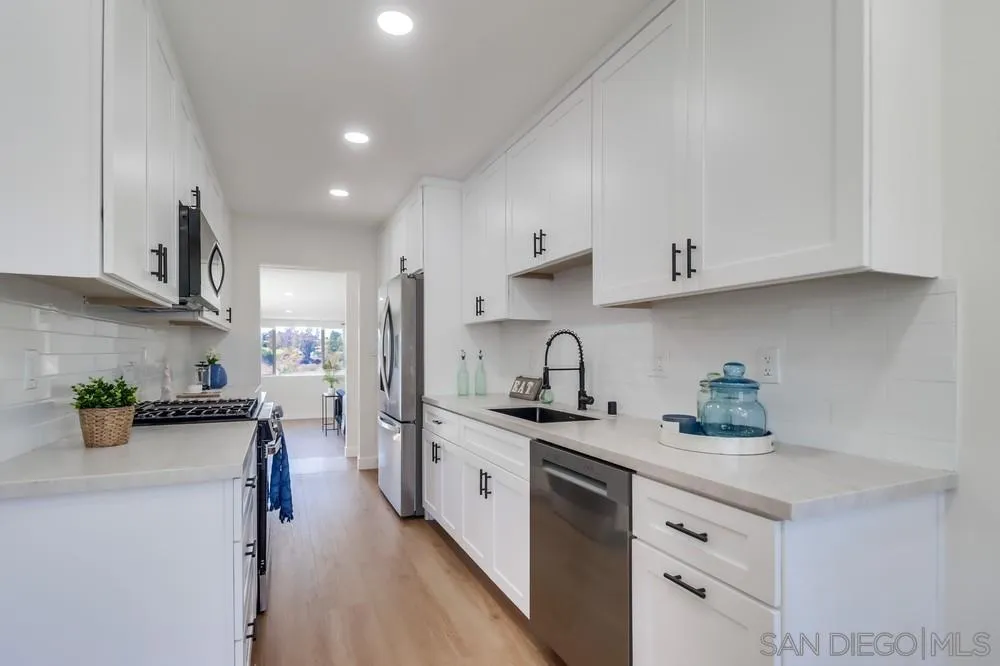 https://cdn.realtyfeed.com/cdn/127/250037826/13e65c12cffb2321c9b070c30decc93f.webp