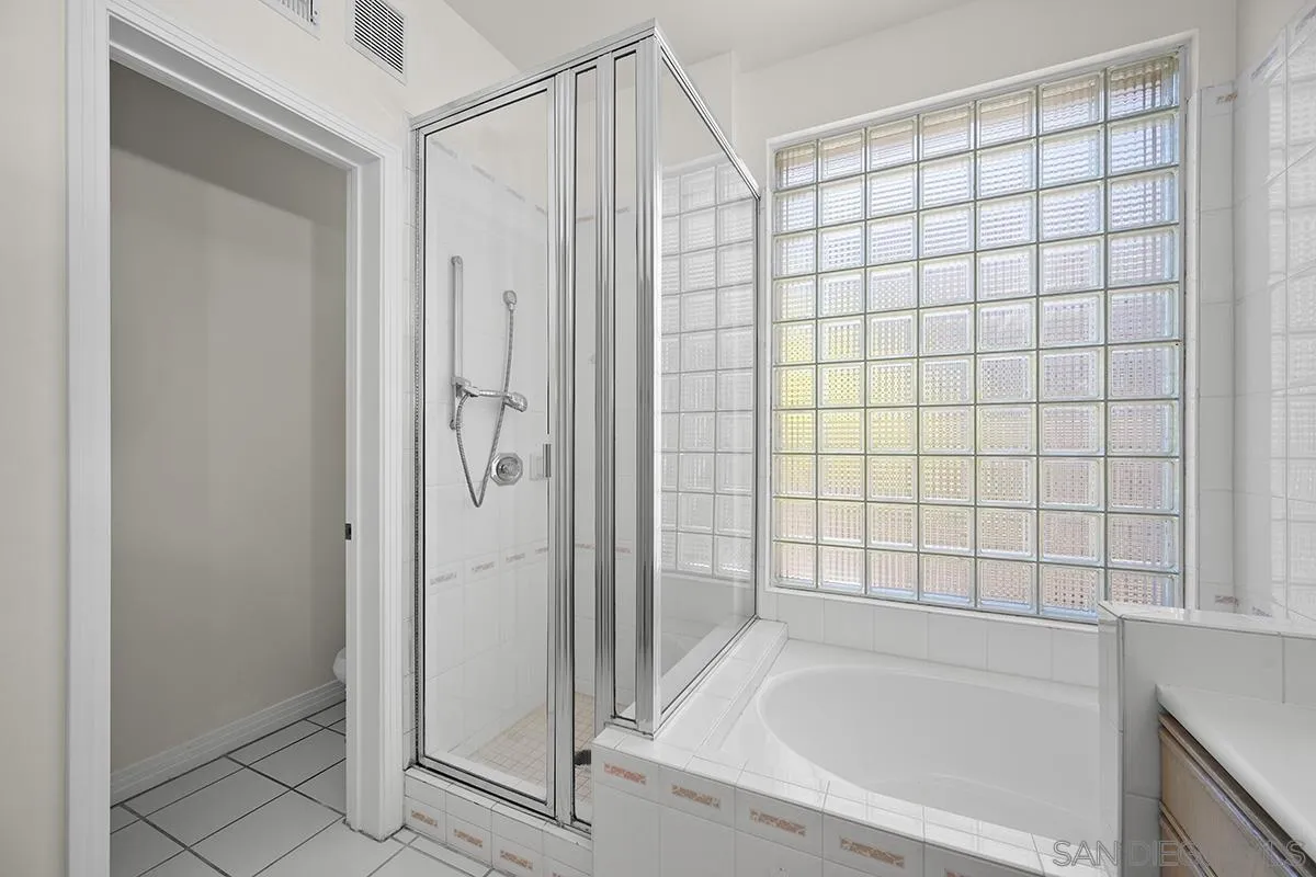 https://cdn.realtyfeed.com/cdn/127/250037832/79957a231d7418f5ff72e7e7983d7b25.webp