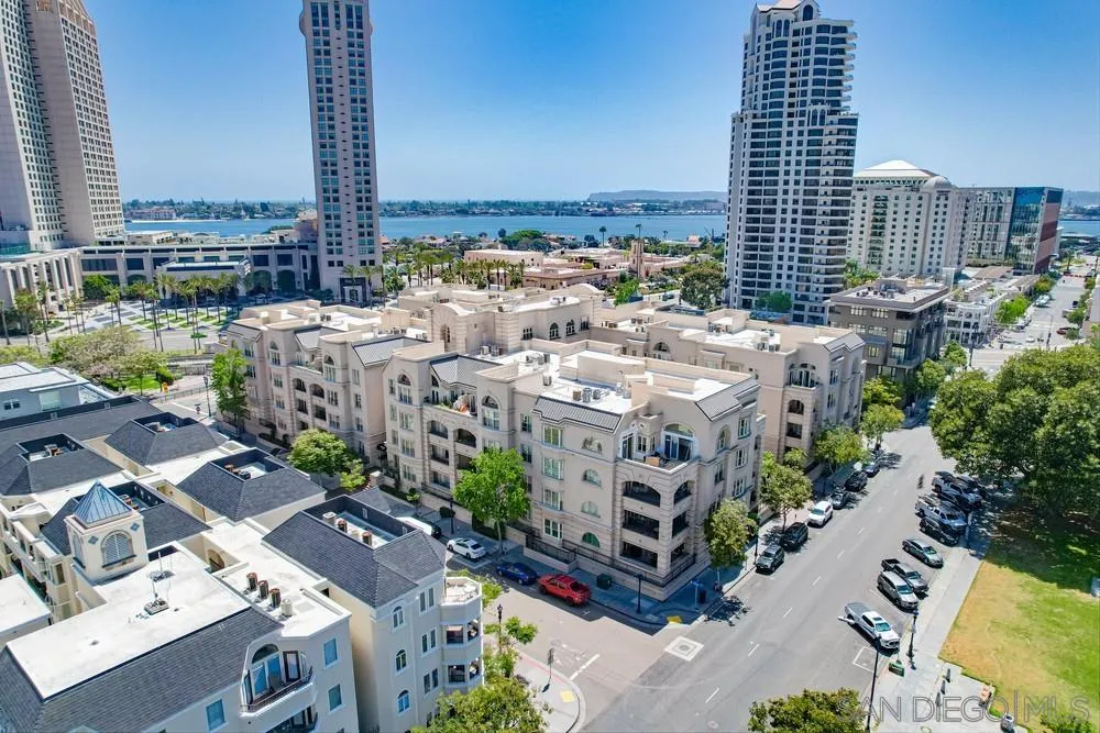 https://cdn.realtyfeed.com/cdn/127/250037832/cfdb1690488cfb6fe14c7ca008f1c97d.webp