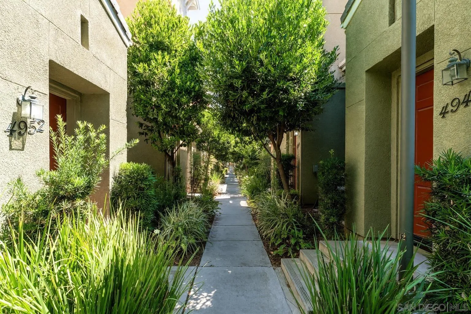 Browse active condo listings in KEARNY MESA