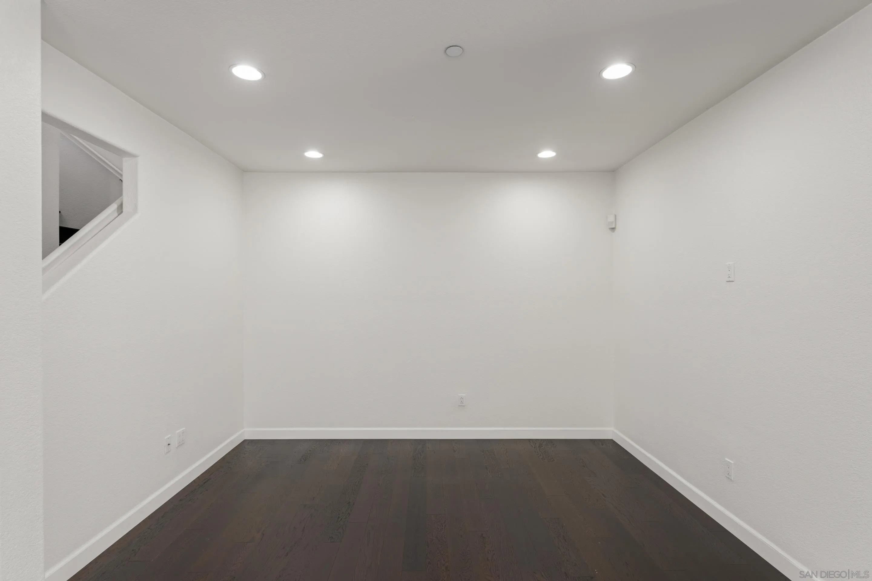 Photo #9: 250037833 Listing: Photo #9