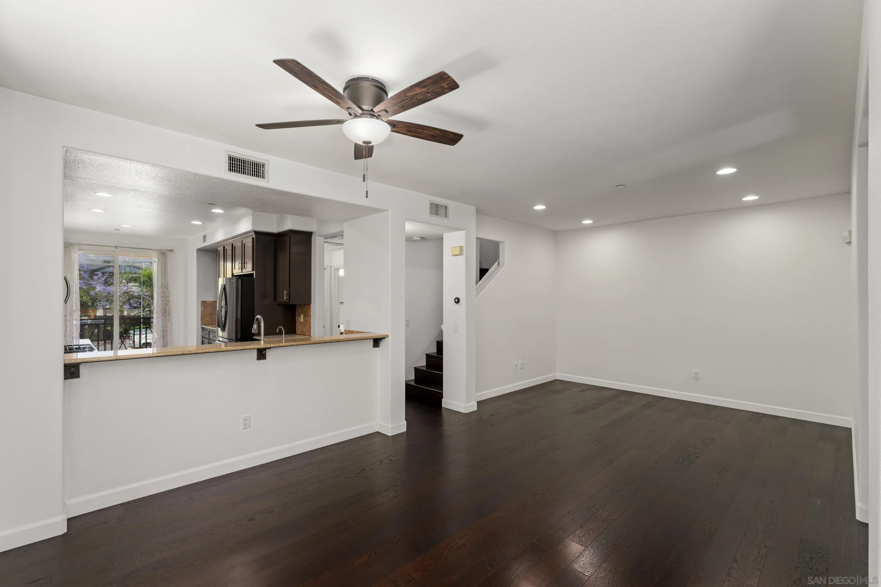 Photo #2: 250037833 Listing 