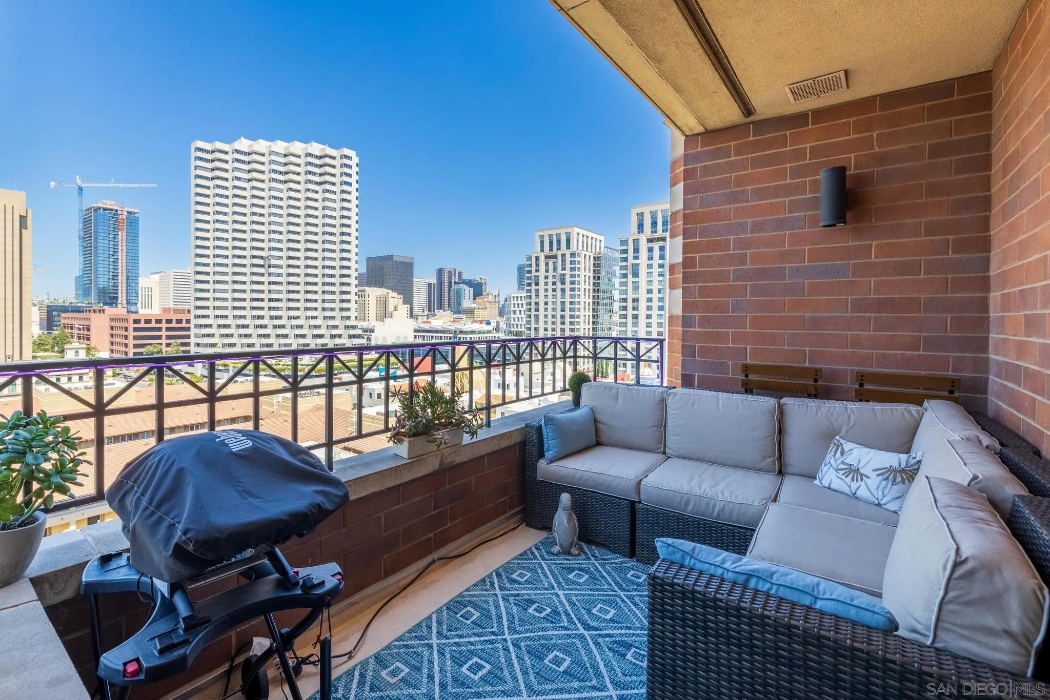 https://cdn.realtyfeed.com/cdn/127/250037834/7ebcf6e9912307b18e8edfc58b9d520a.webp
