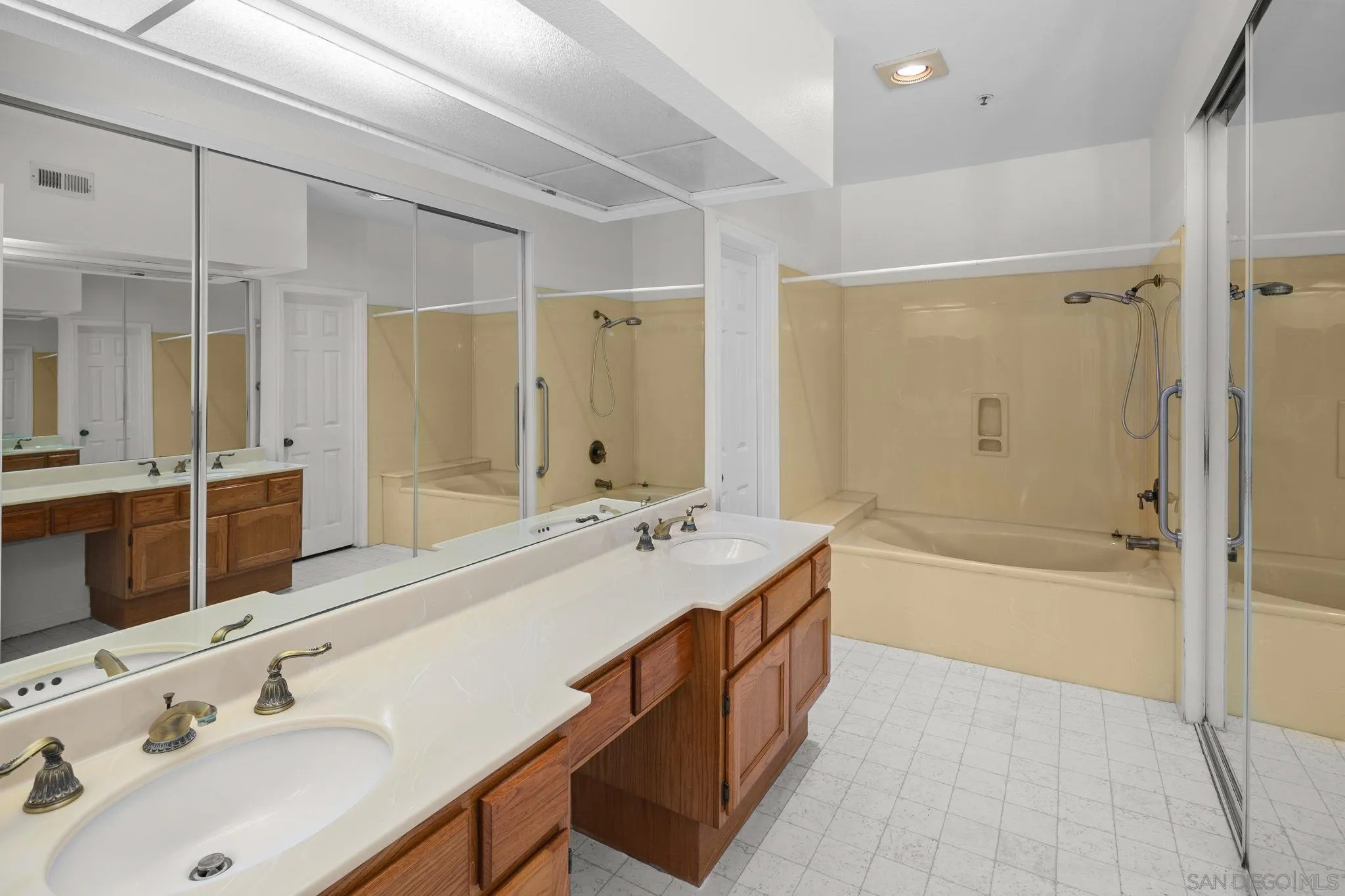 Photo #14: 250037836 Listing: Photo #14