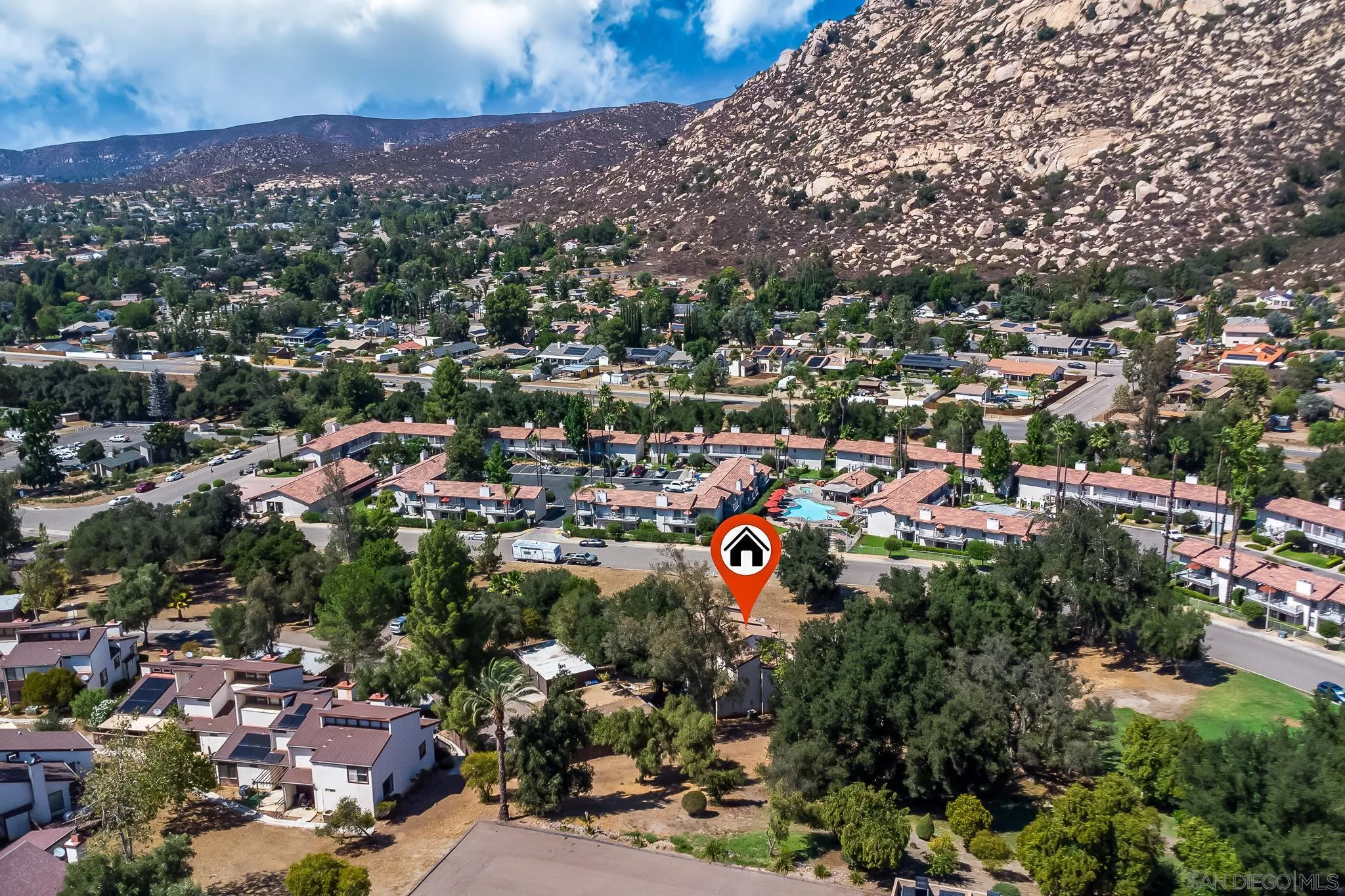 https://cdn.realtyfeed.com/cdn/127/250037842/06af6f56f57c49e3e70d6b34a757b960.webp