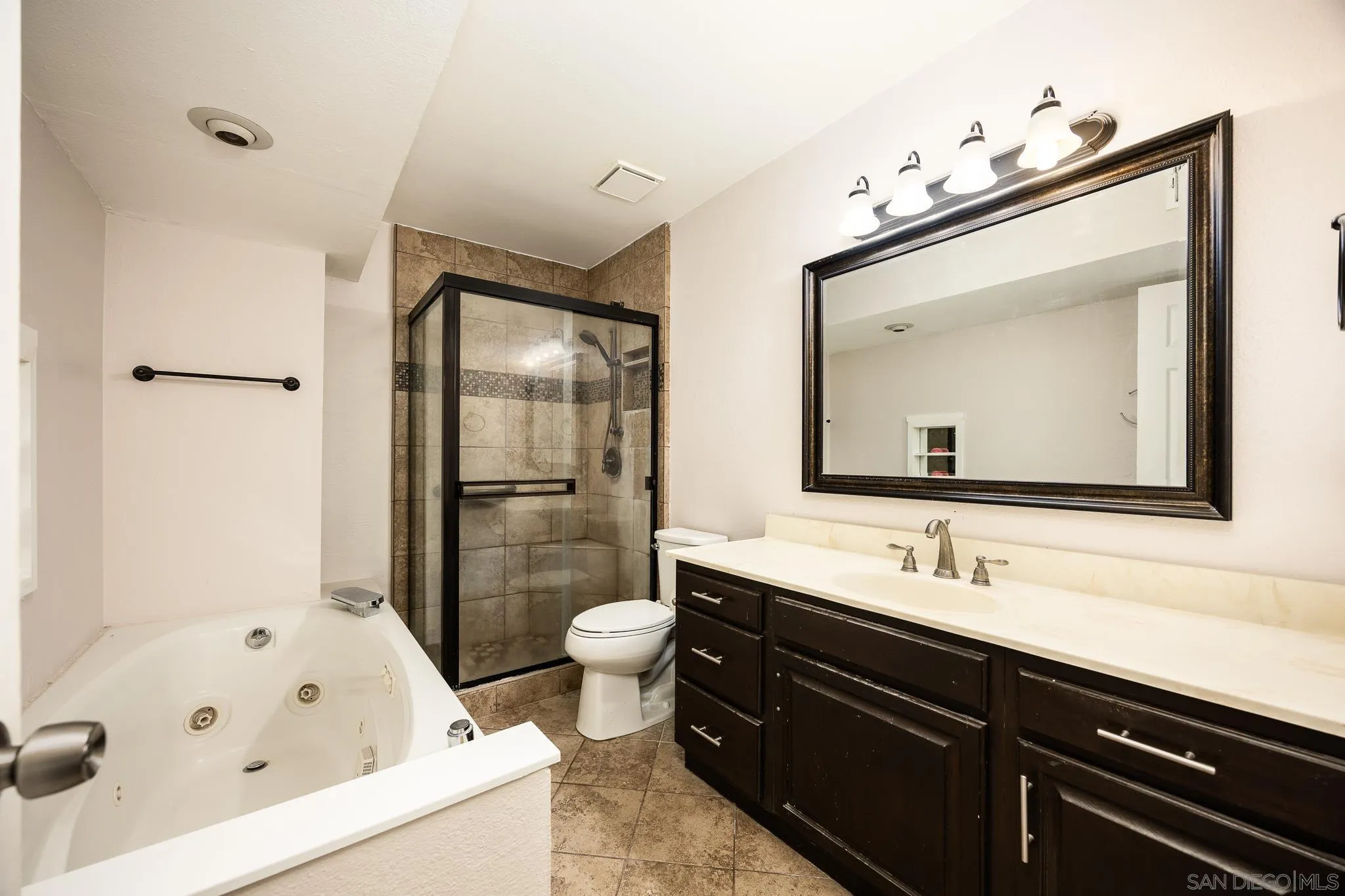 https://cdn.realtyfeed.com/cdn/127/250037842/3c831d8ef920764474a152b5359064a6.webp